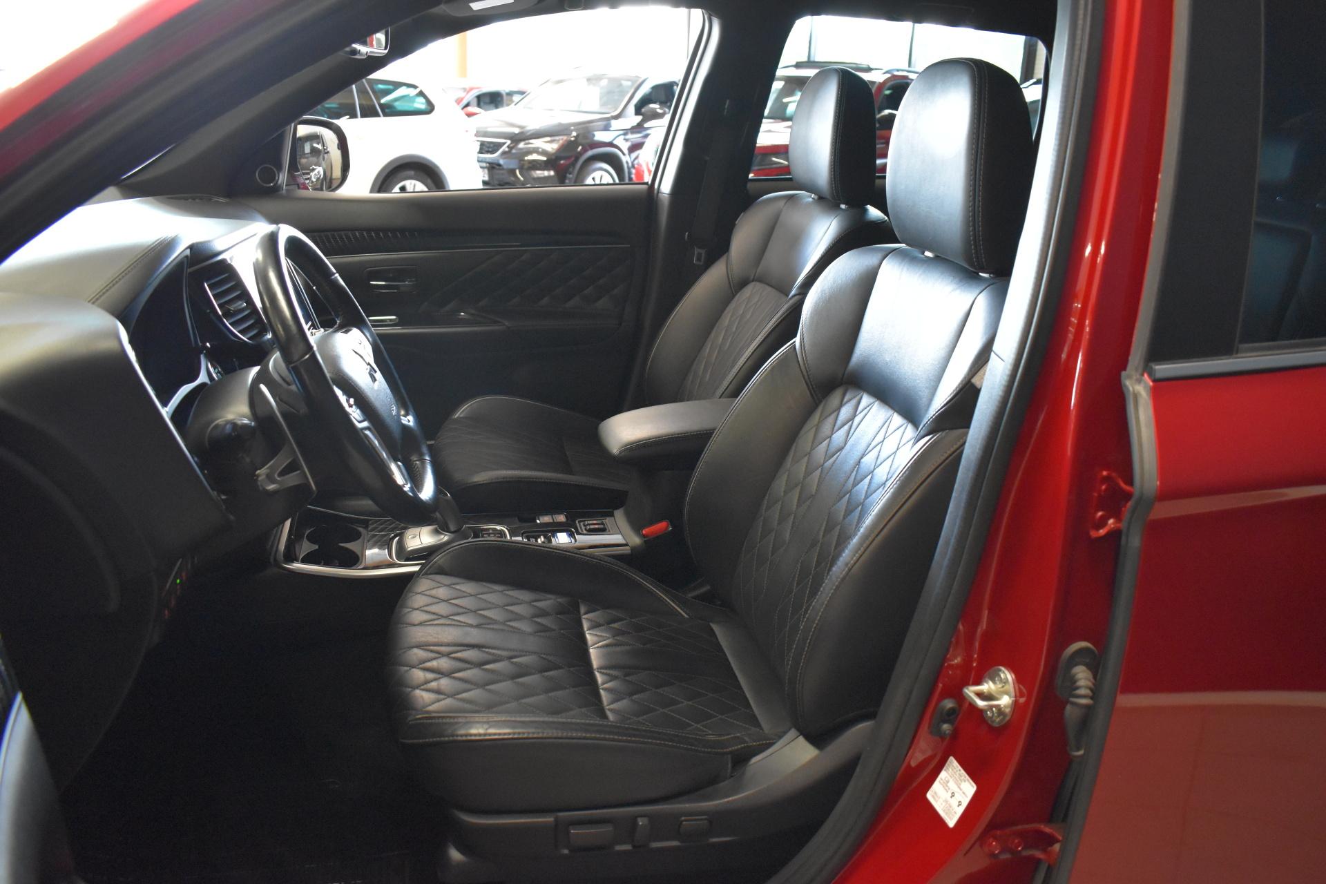 MITSUBISHI Outlander PHEV 12