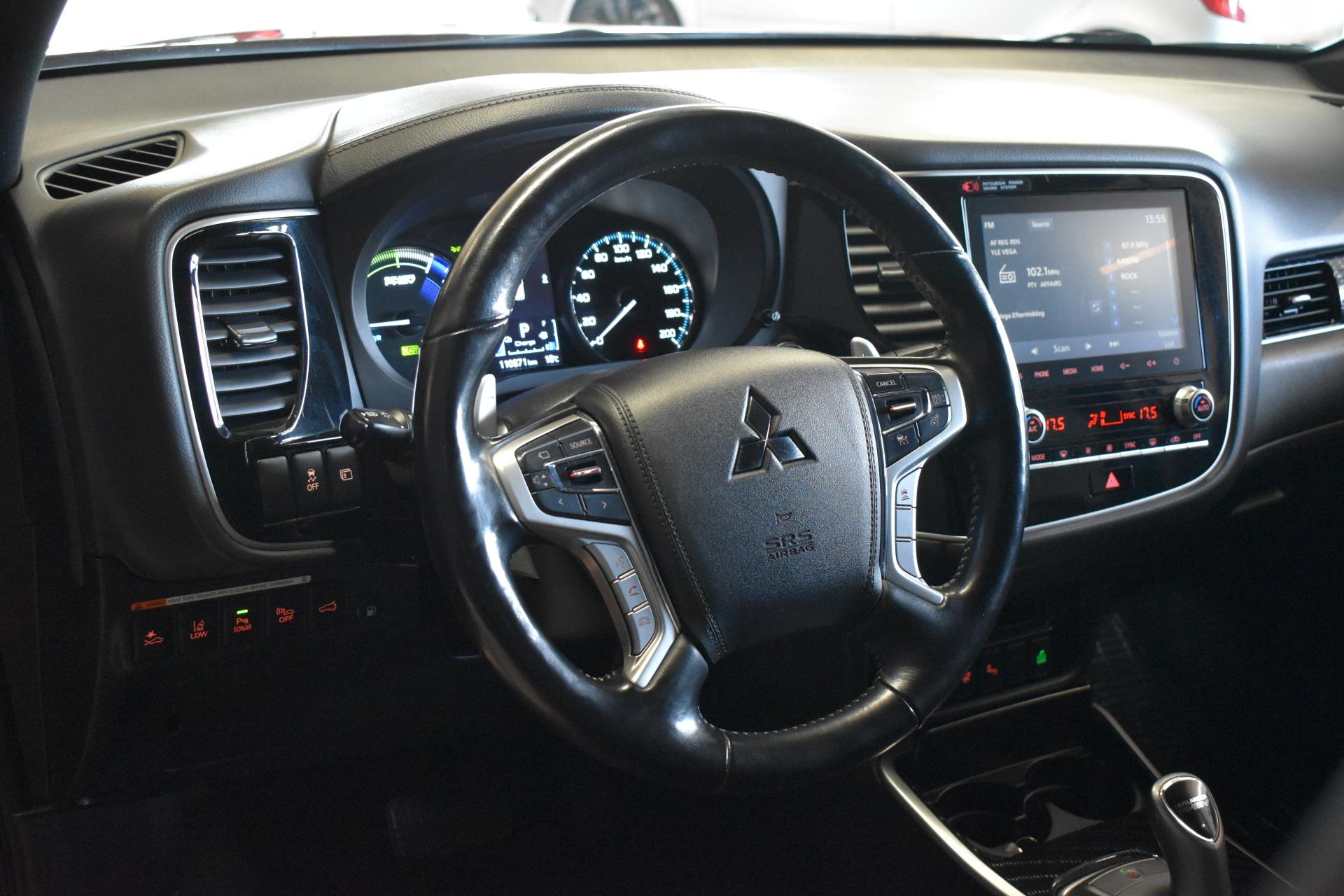 MITSUBISHI Outlander PHEV 13