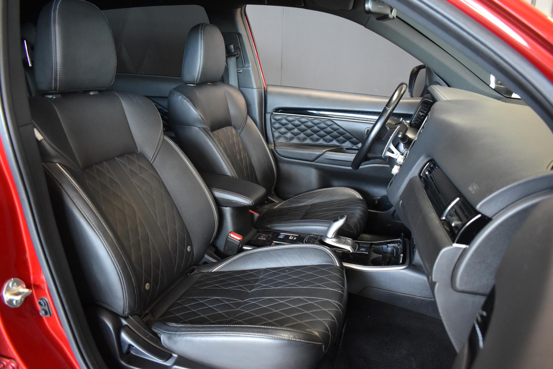 MITSUBISHI Outlander PHEV 14