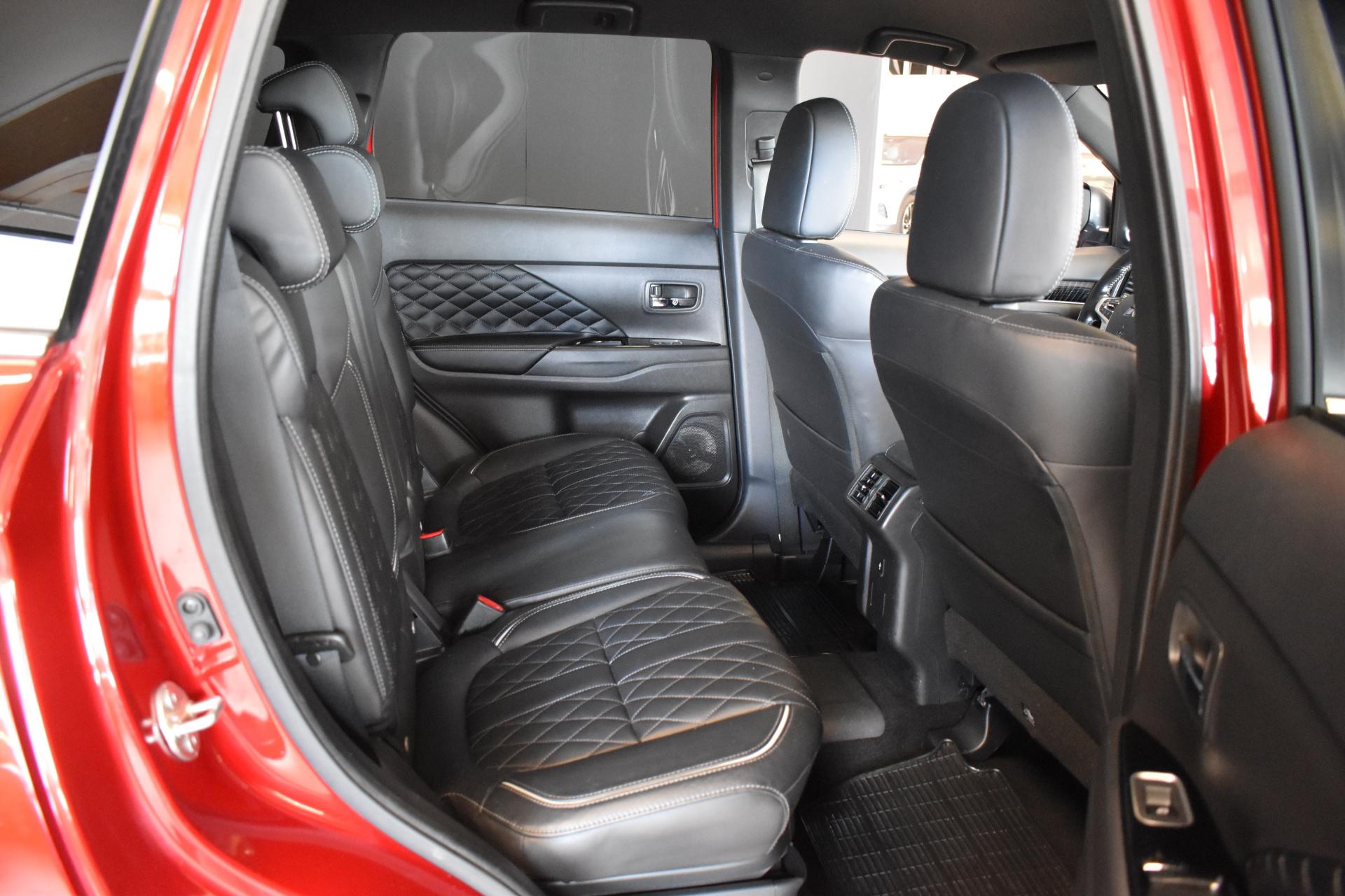 MITSUBISHI Outlander PHEV 15
