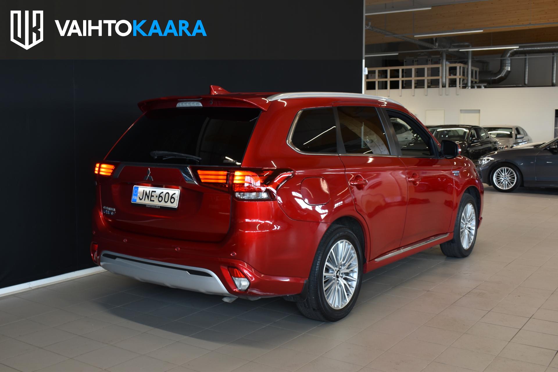 MITSUBISHI Outlander PHEV 8