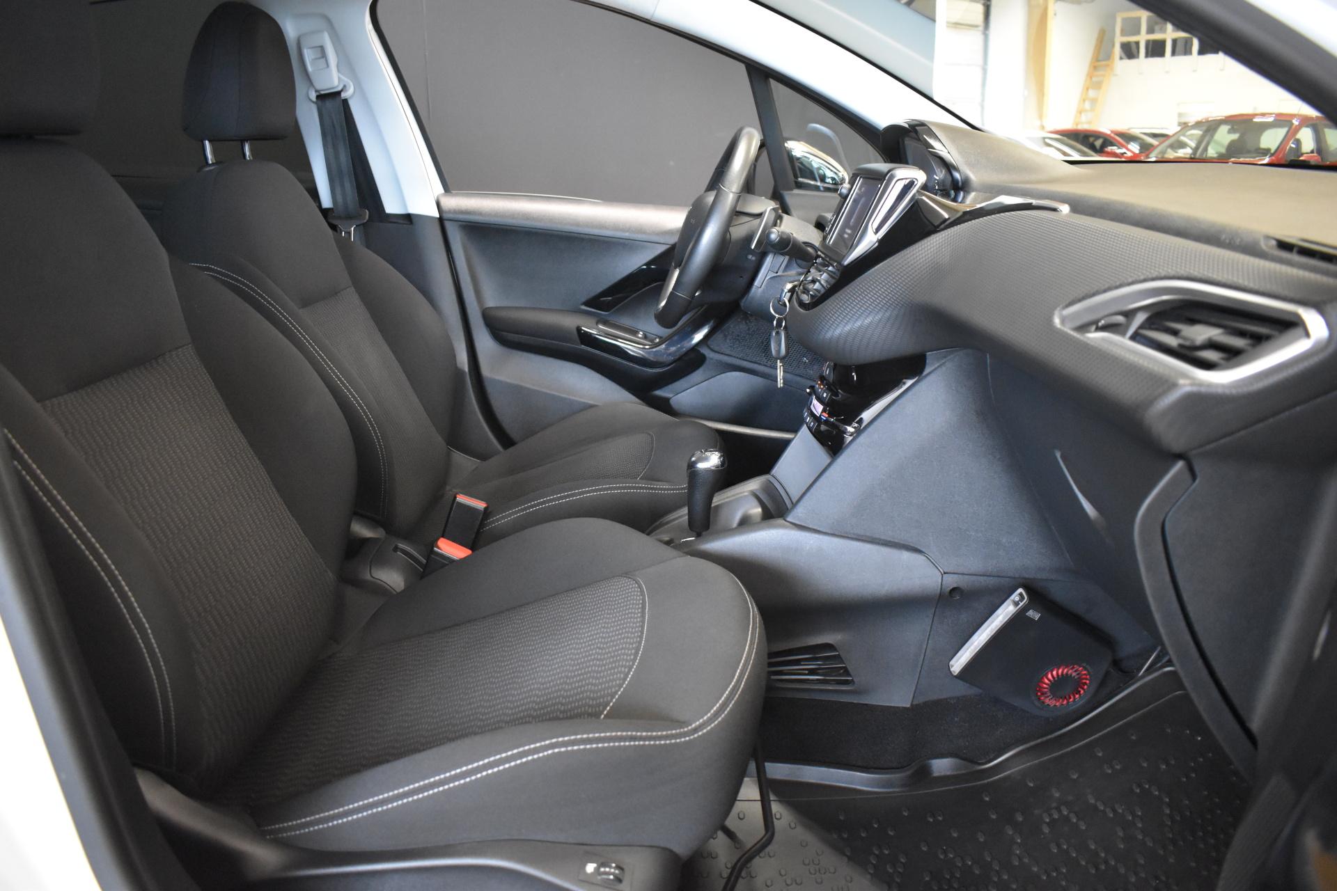 PEUGEOT 208 2018