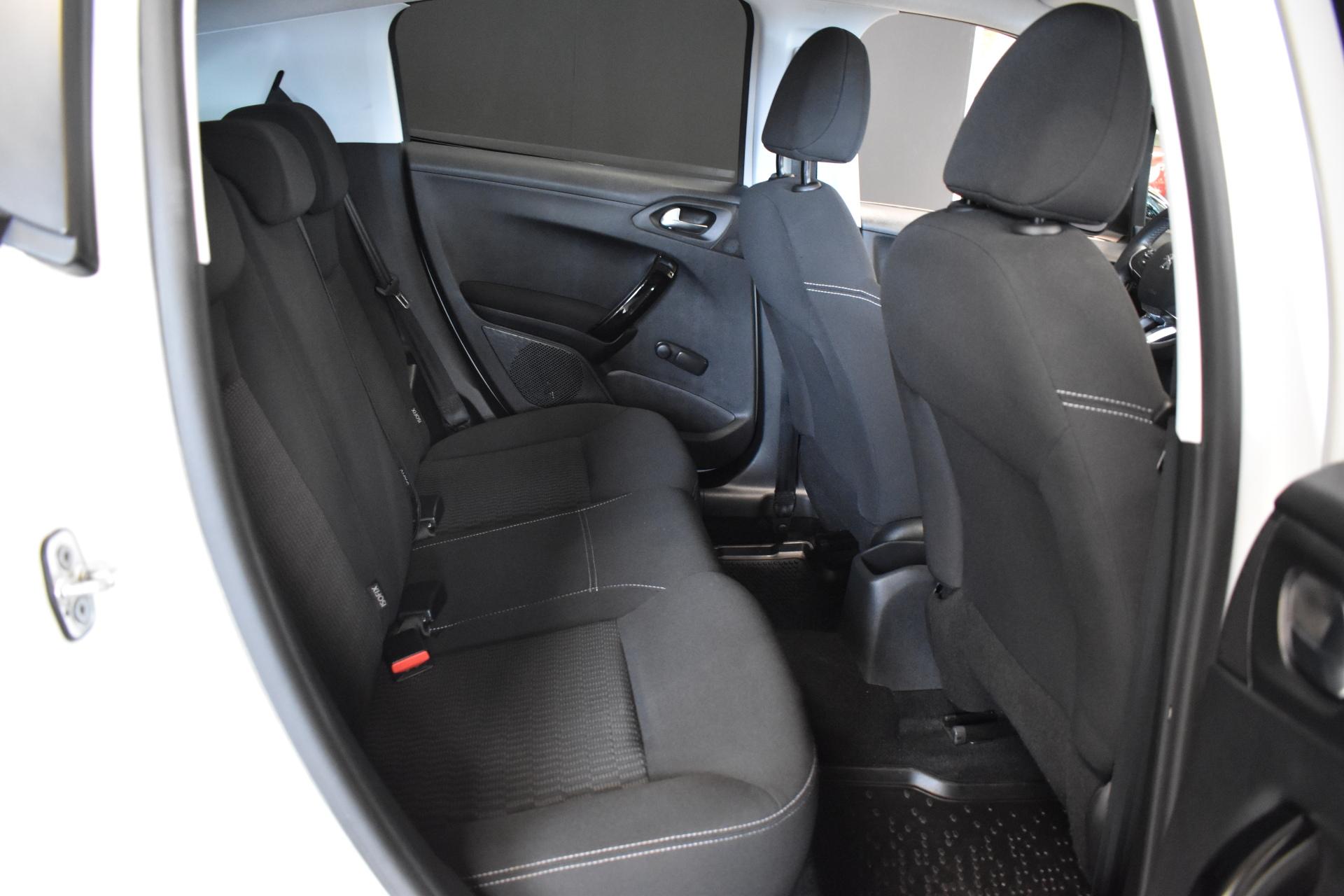 PEUGEOT 208 2018