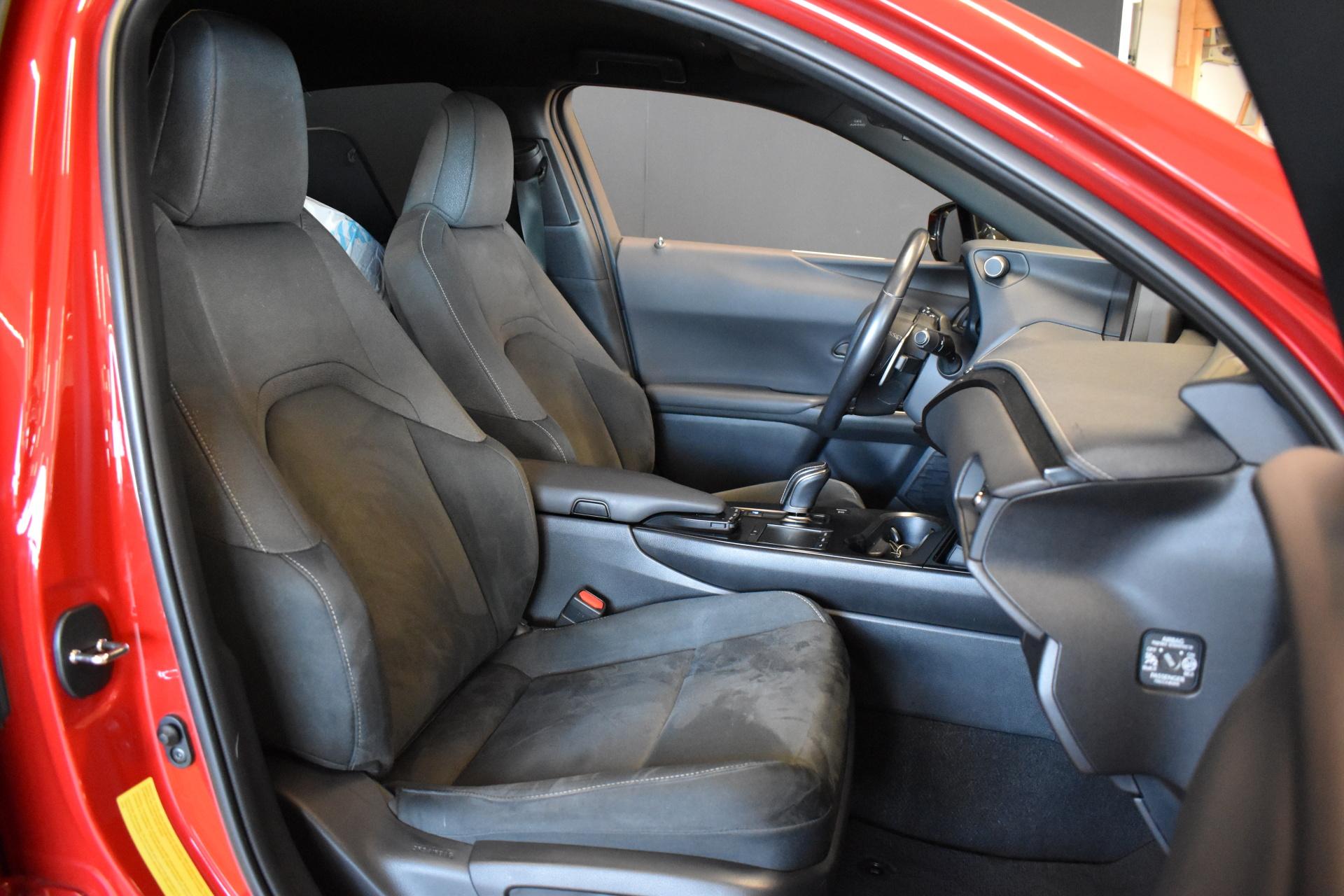 LEXUS UX 2021