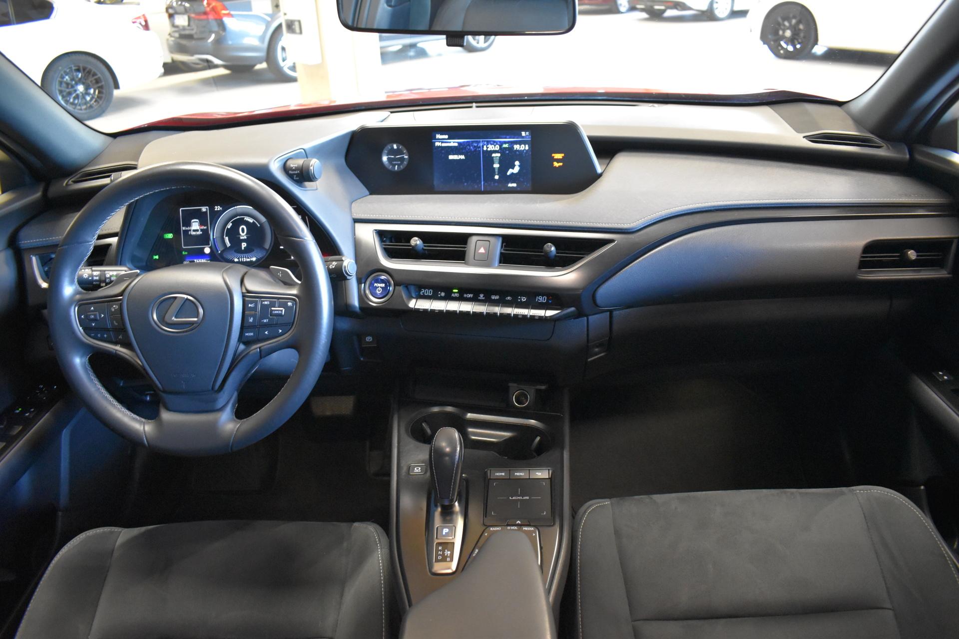 LEXUS UX 2021