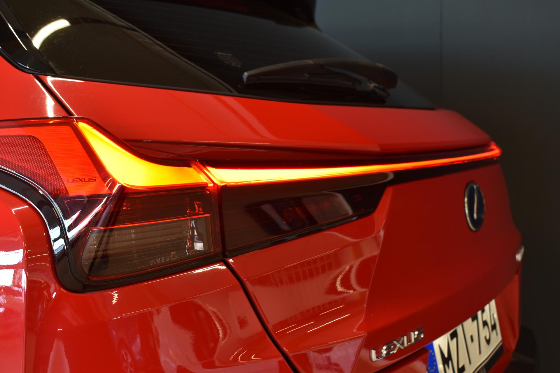 LEXUS UX 2021