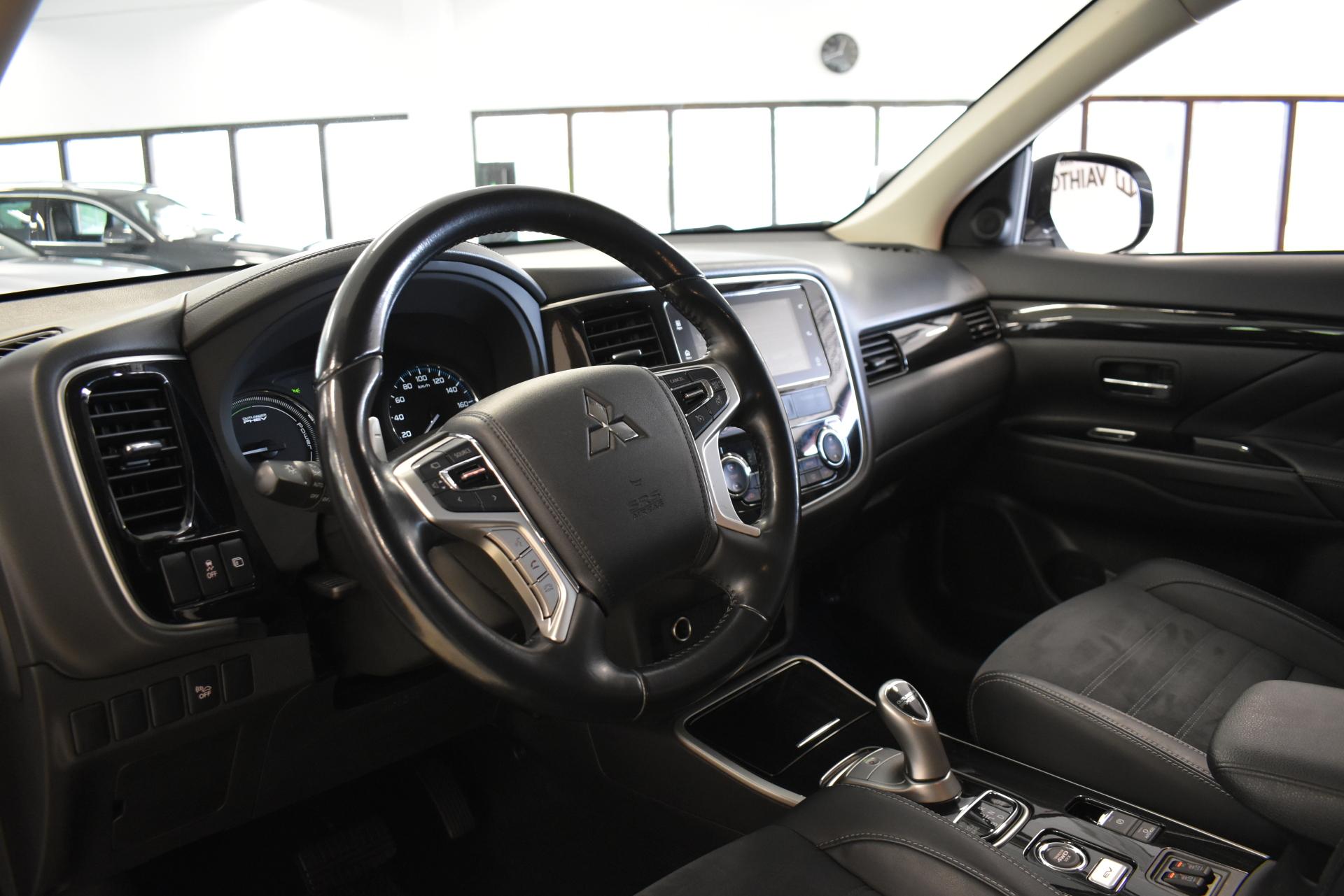 MITSUBISHI Outlander PHEV 2017