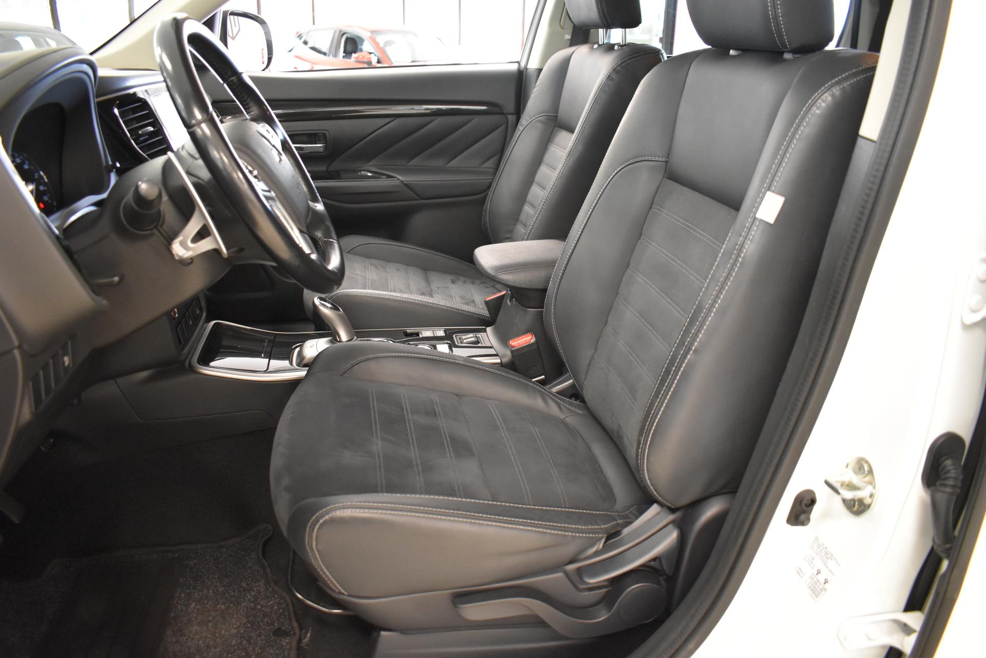 MITSUBISHI Outlander PHEV 2017