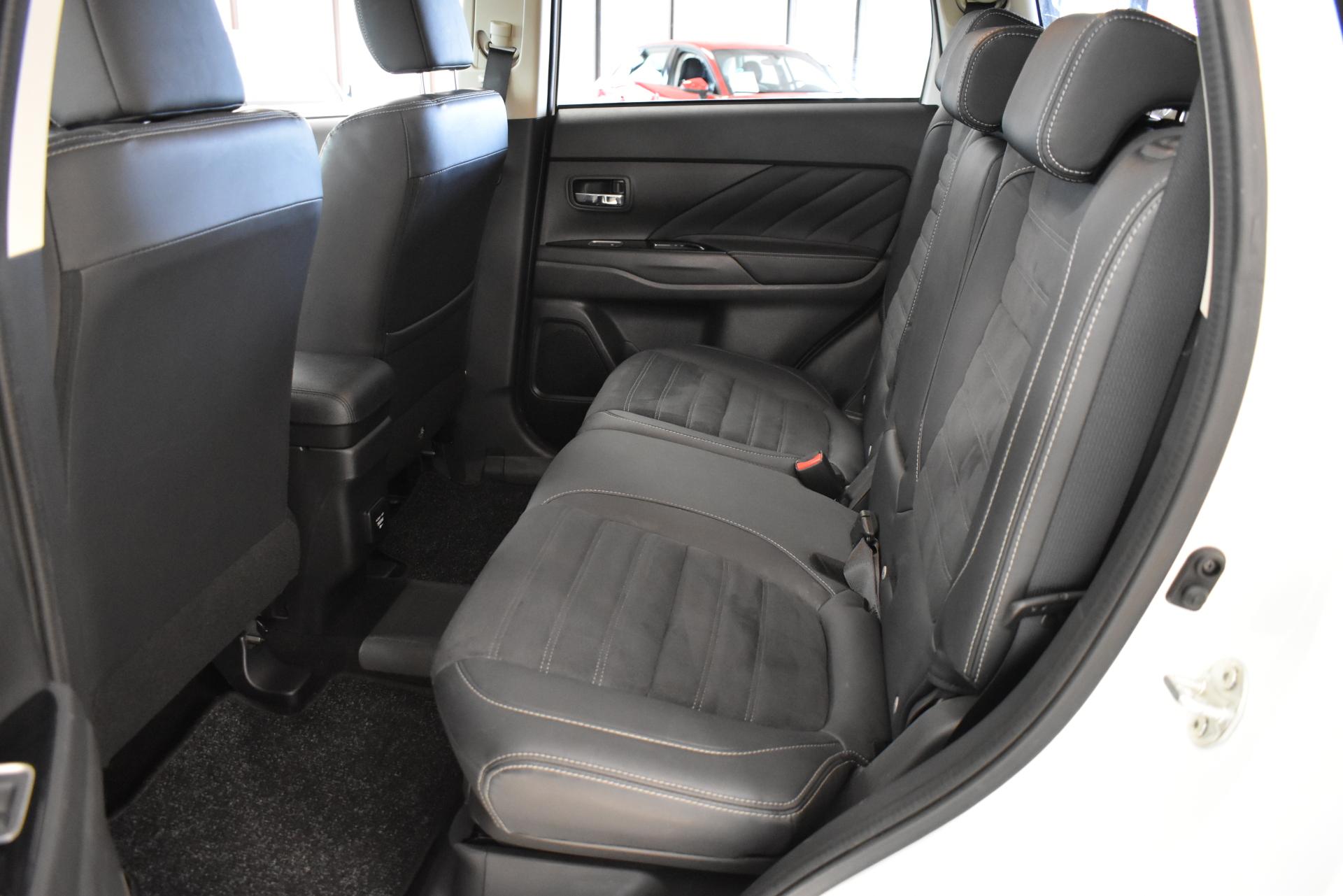 MITSUBISHI Outlander PHEV 2017