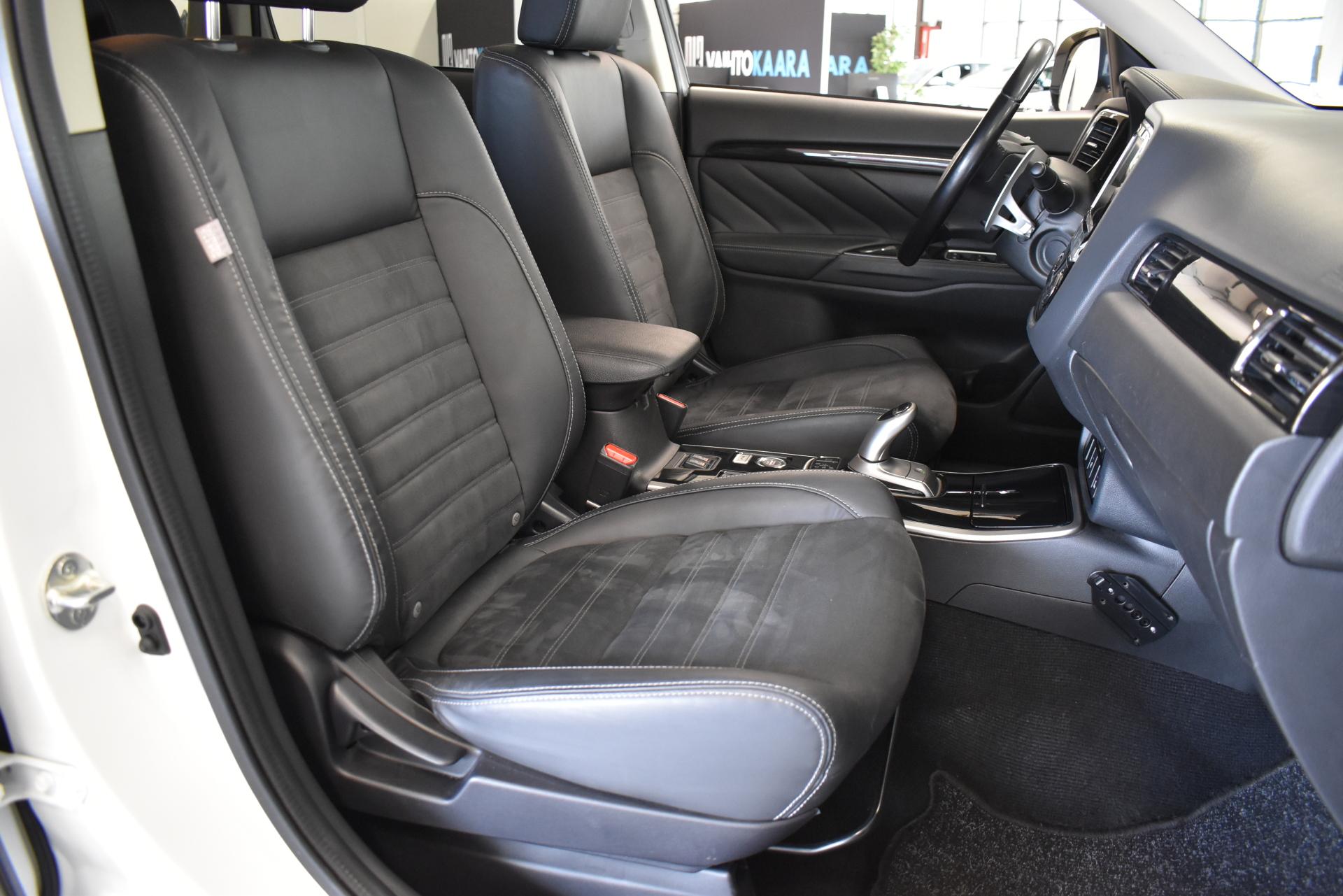 MITSUBISHI Outlander PHEV 2017