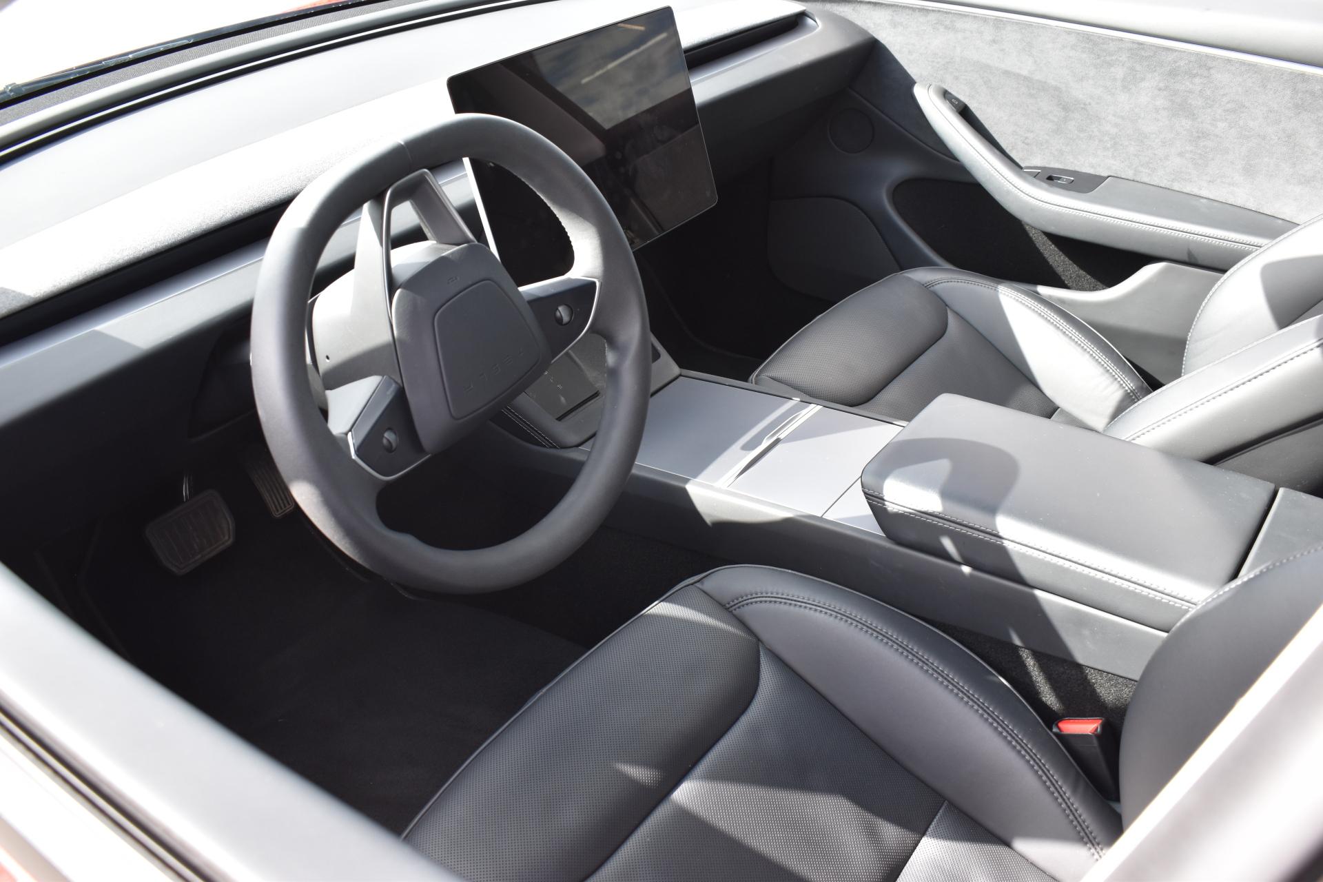 TESLA Model 3 2024