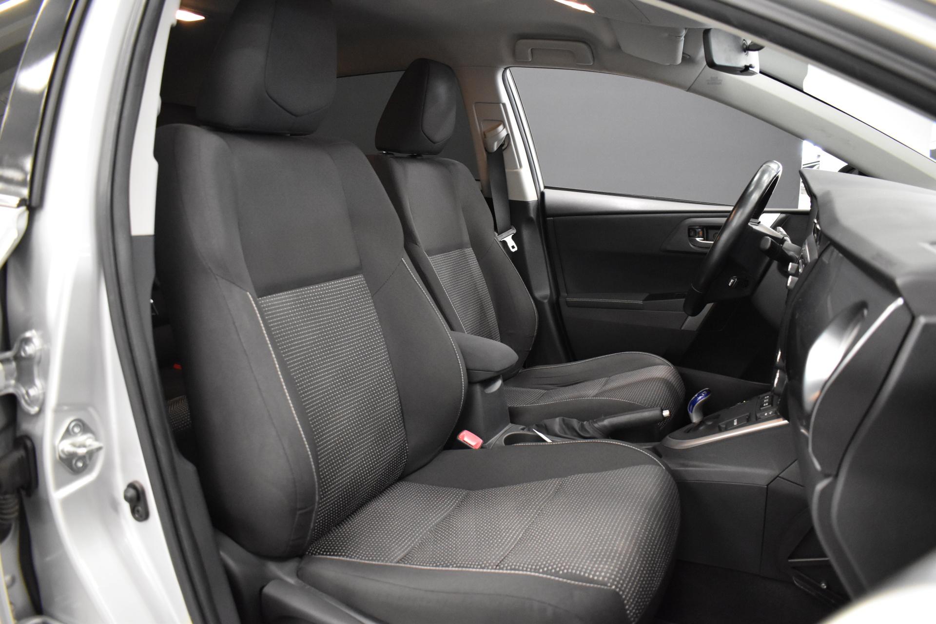 TOYOTA Auris 2013