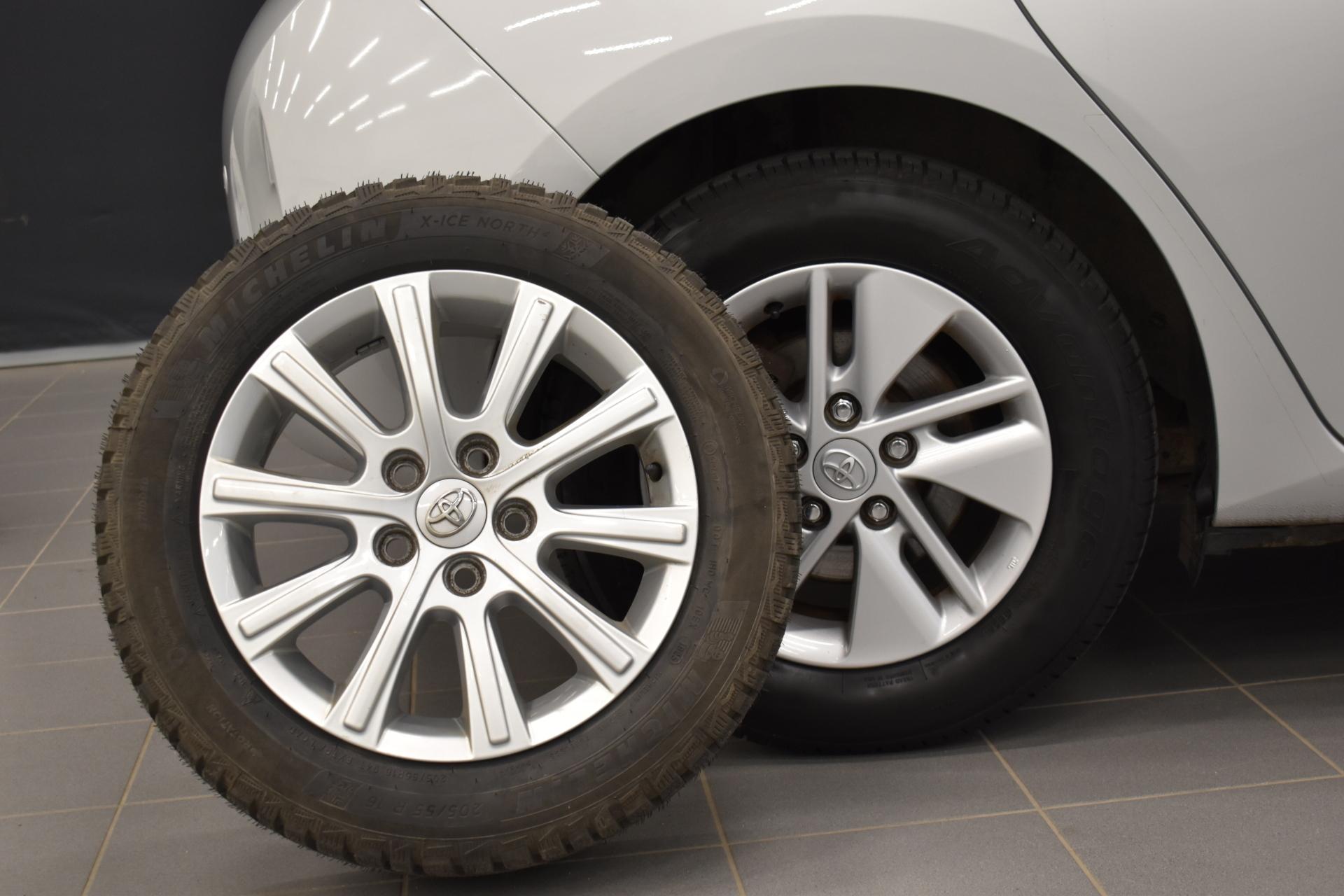 TOYOTA Auris 2013