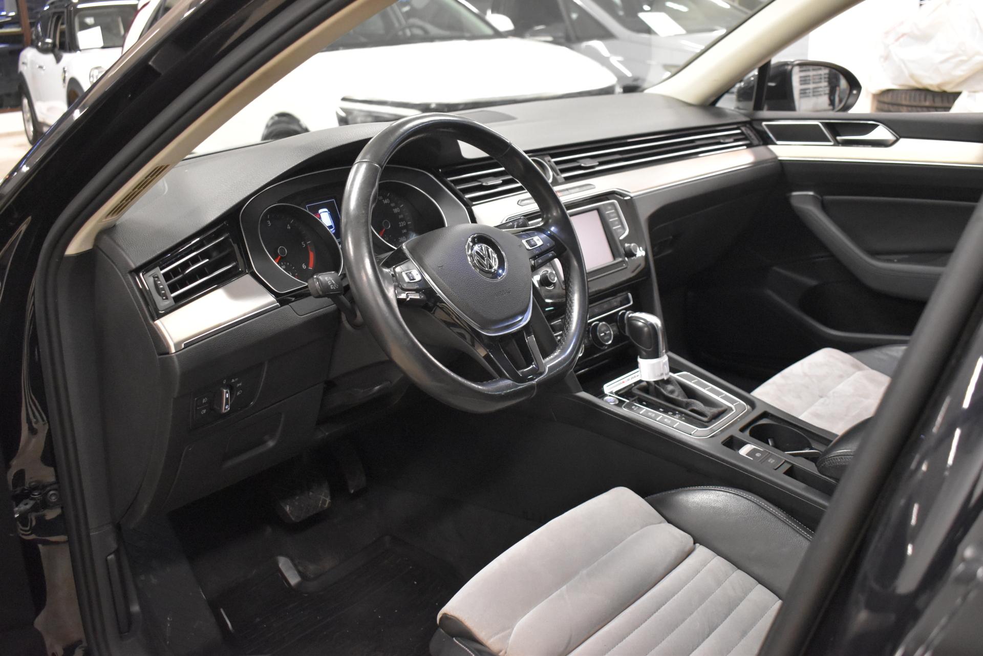 VOLKSWAGEN Passat 2016