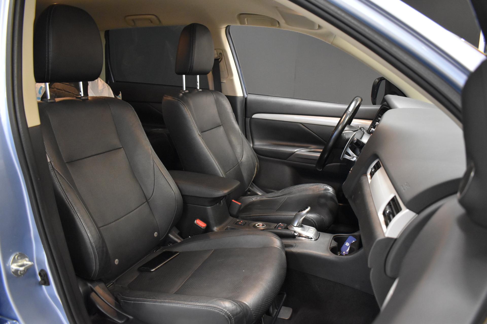 MITSUBISHI Outlander PHEV 2014