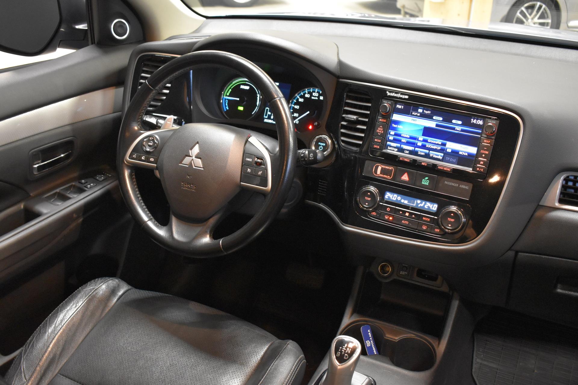 MITSUBISHI Outlander PHEV 2014