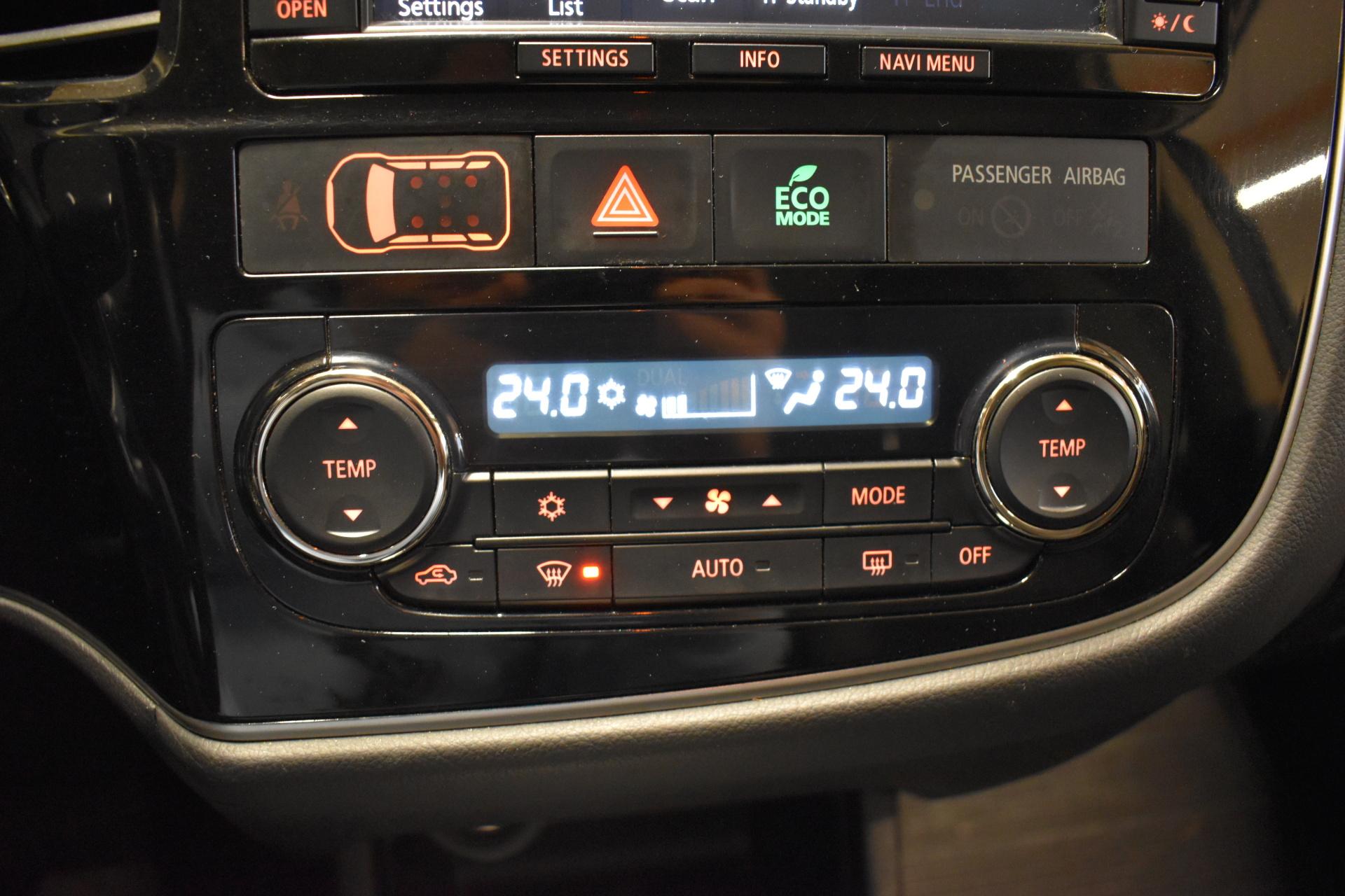 MITSUBISHI Outlander PHEV 2014