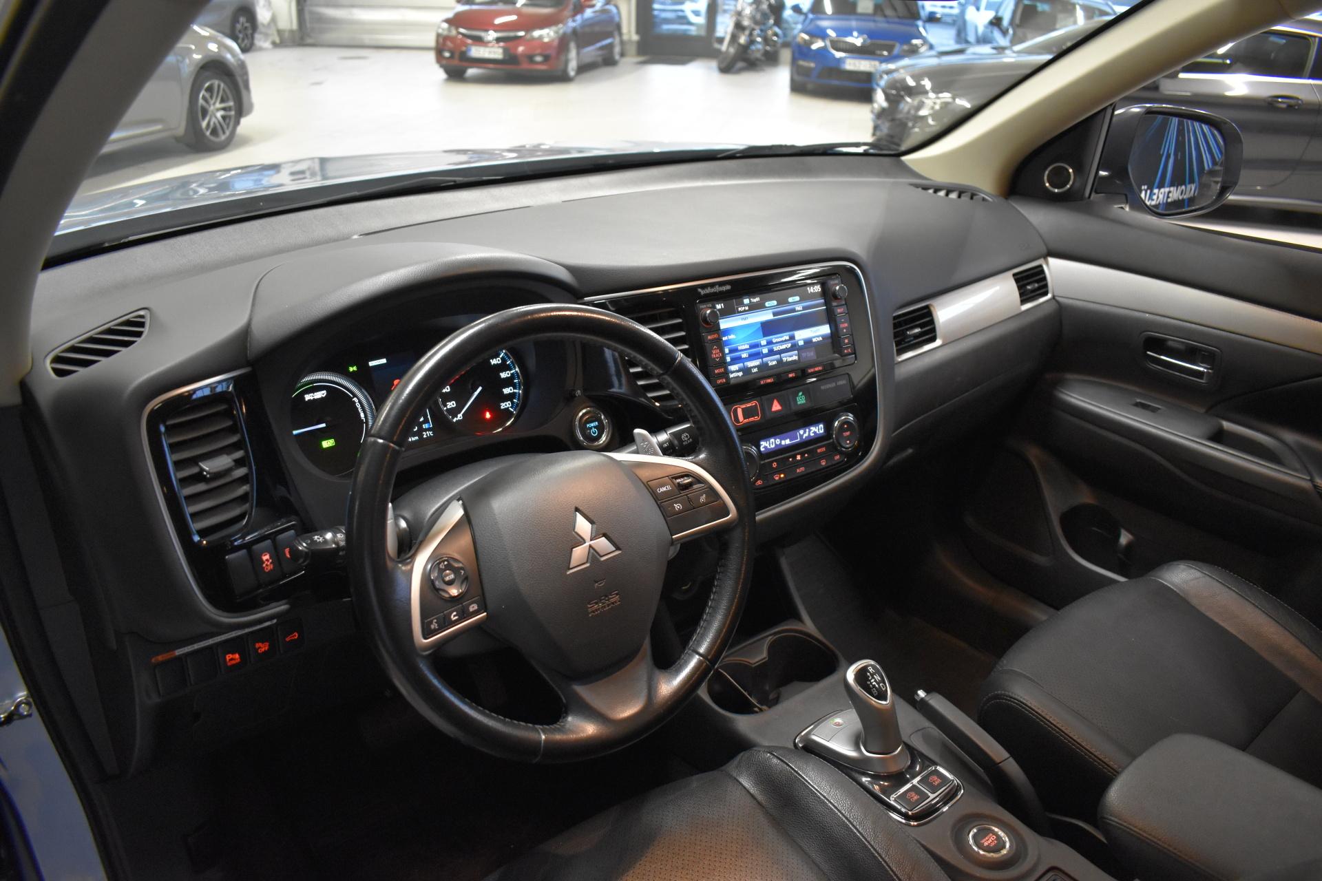 MITSUBISHI Outlander PHEV 2014