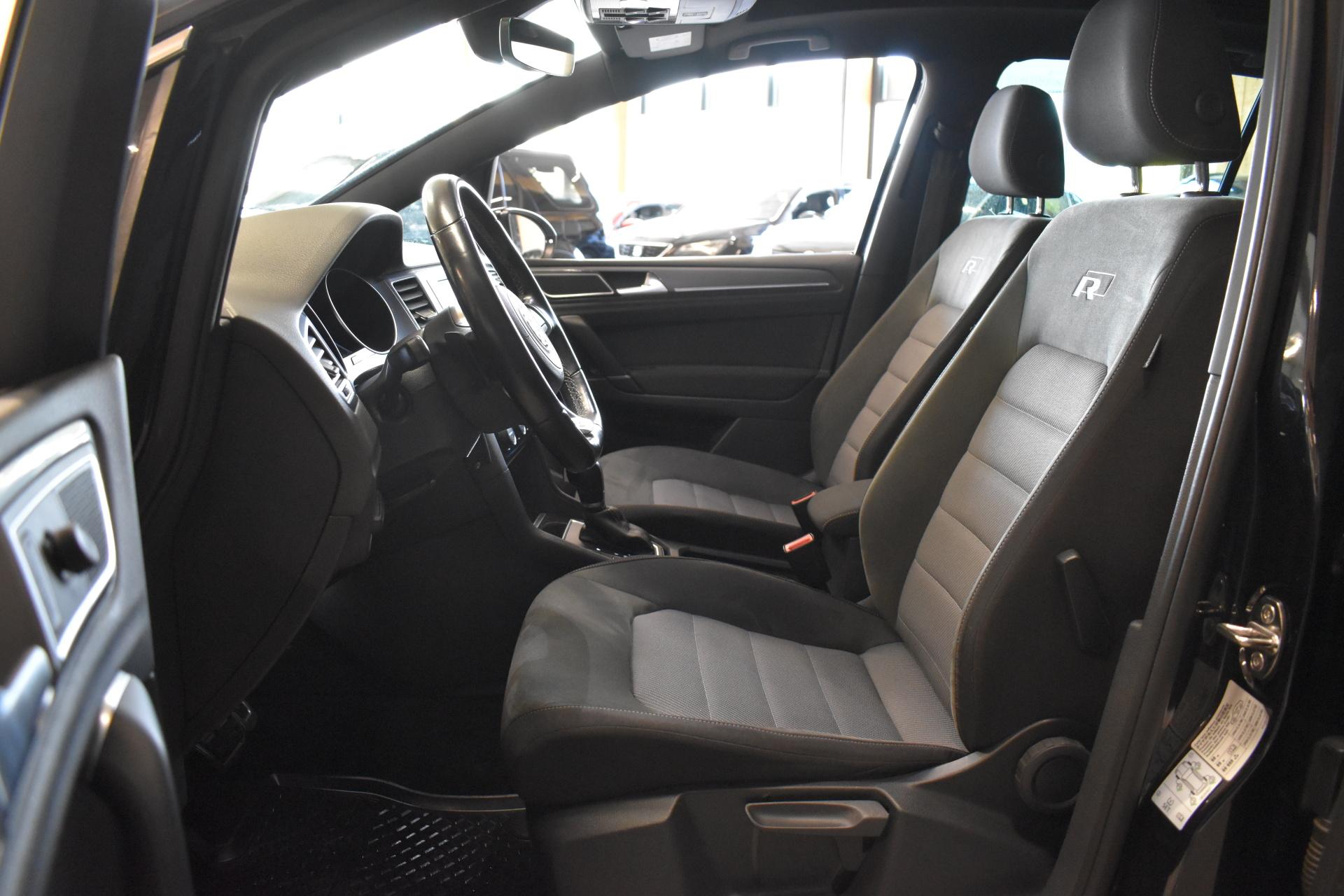 VOLKSWAGEN Golf Sportsvan 11