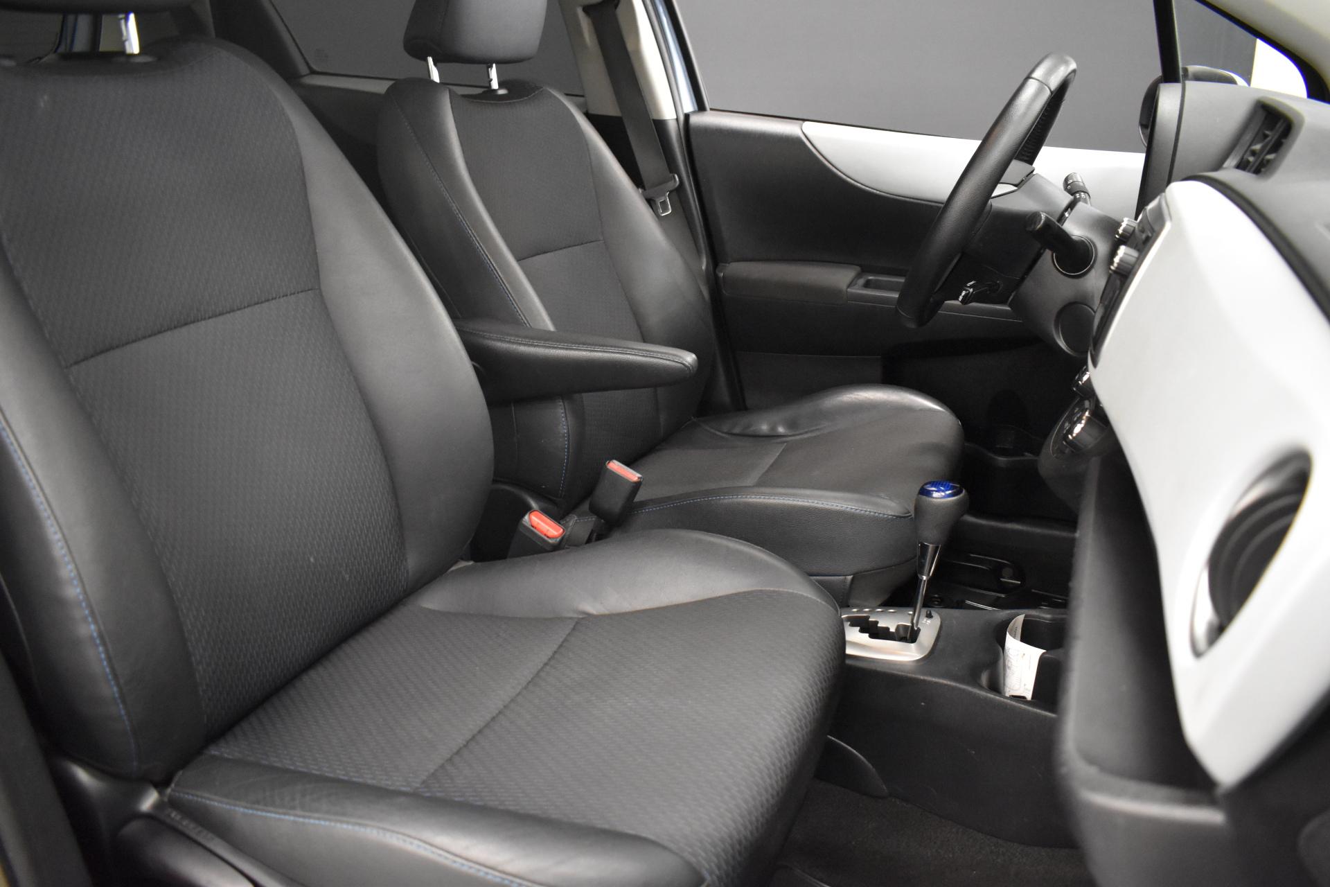TOYOTA Yaris 2012