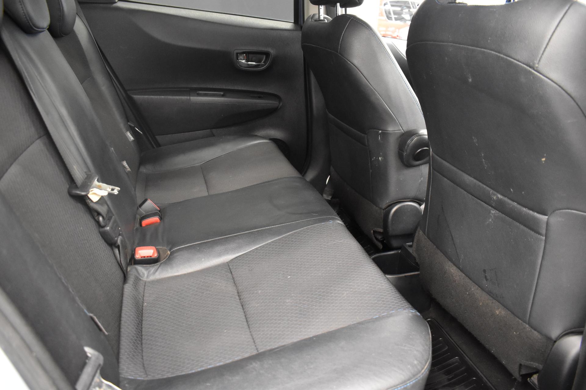 TOYOTA Yaris 2012
