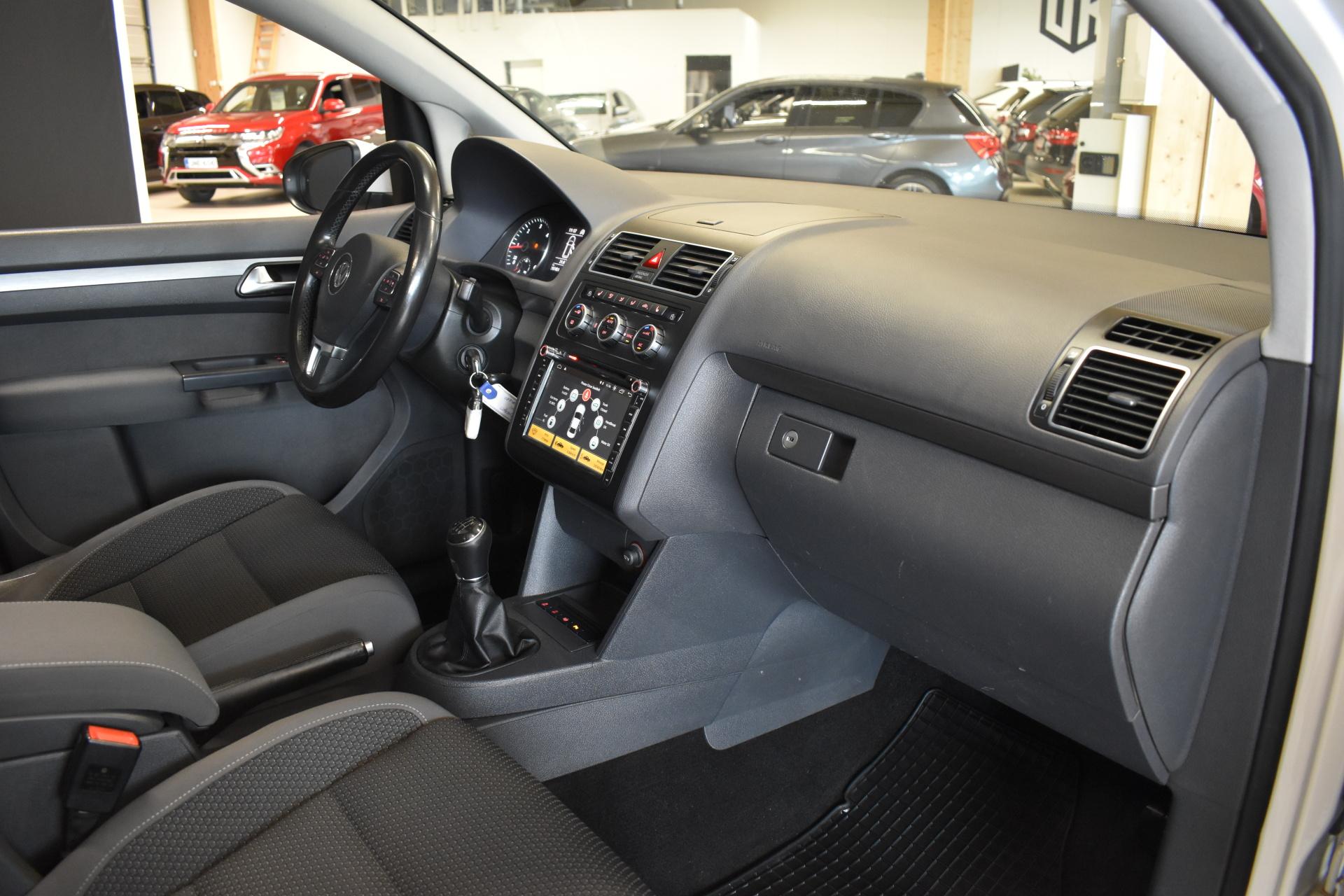 VOLKSWAGEN Touran 2013
