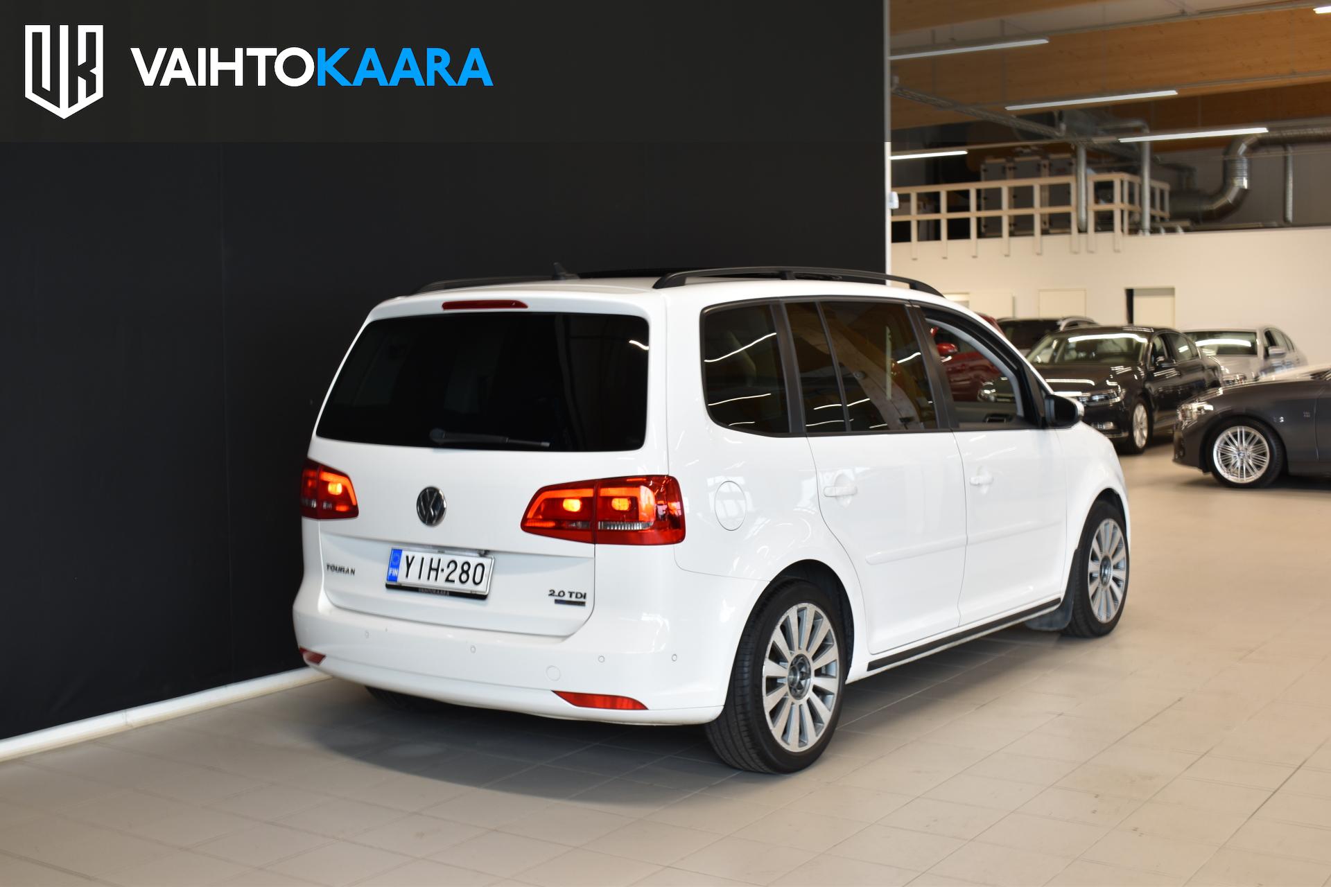 VOLKSWAGEN Touran 2013