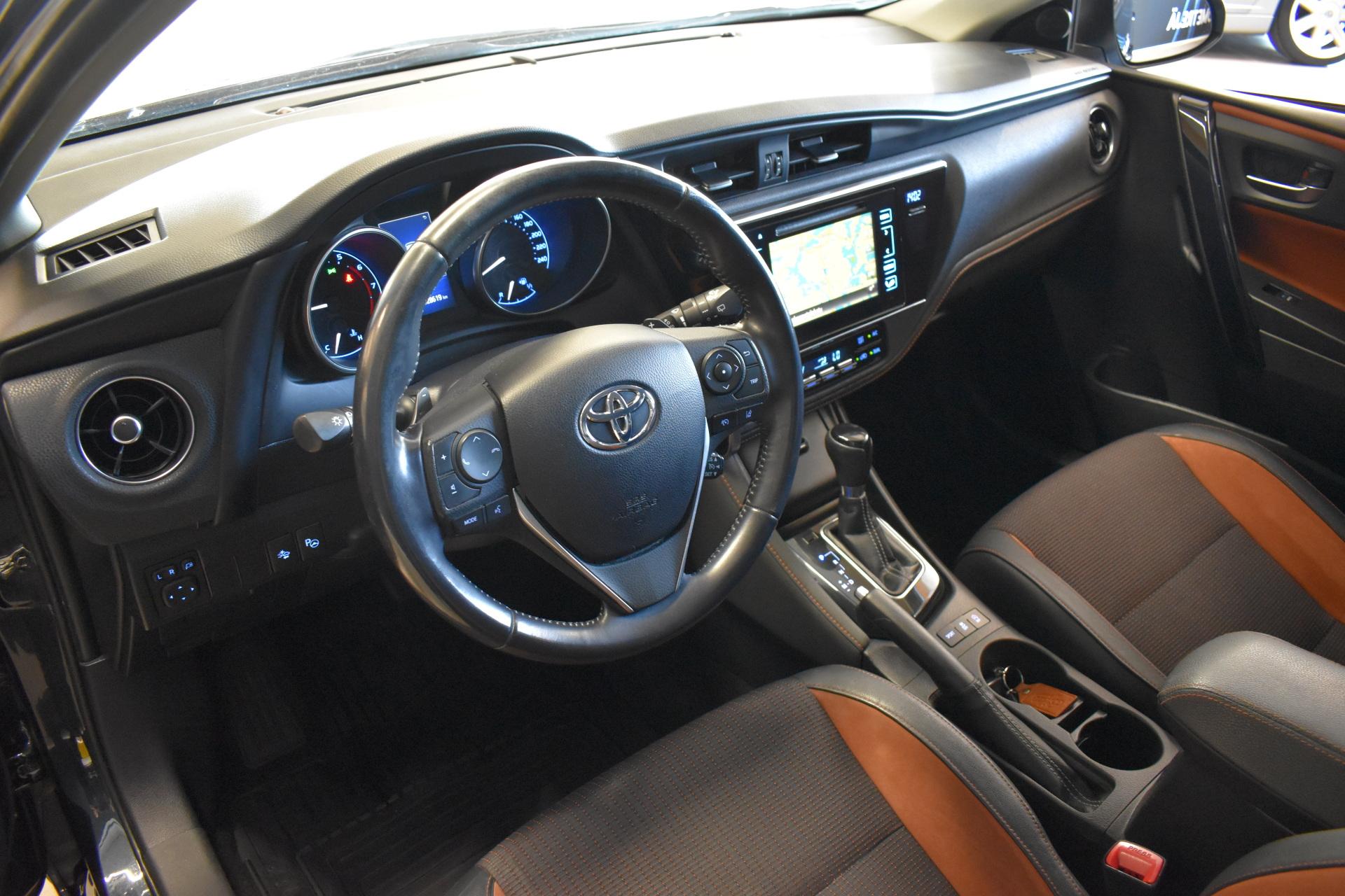 TOYOTA Auris 11