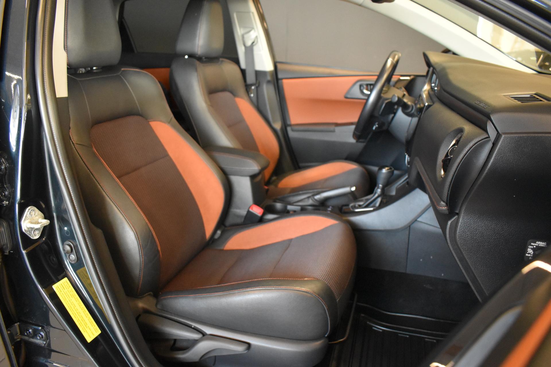 TOYOTA Auris 13