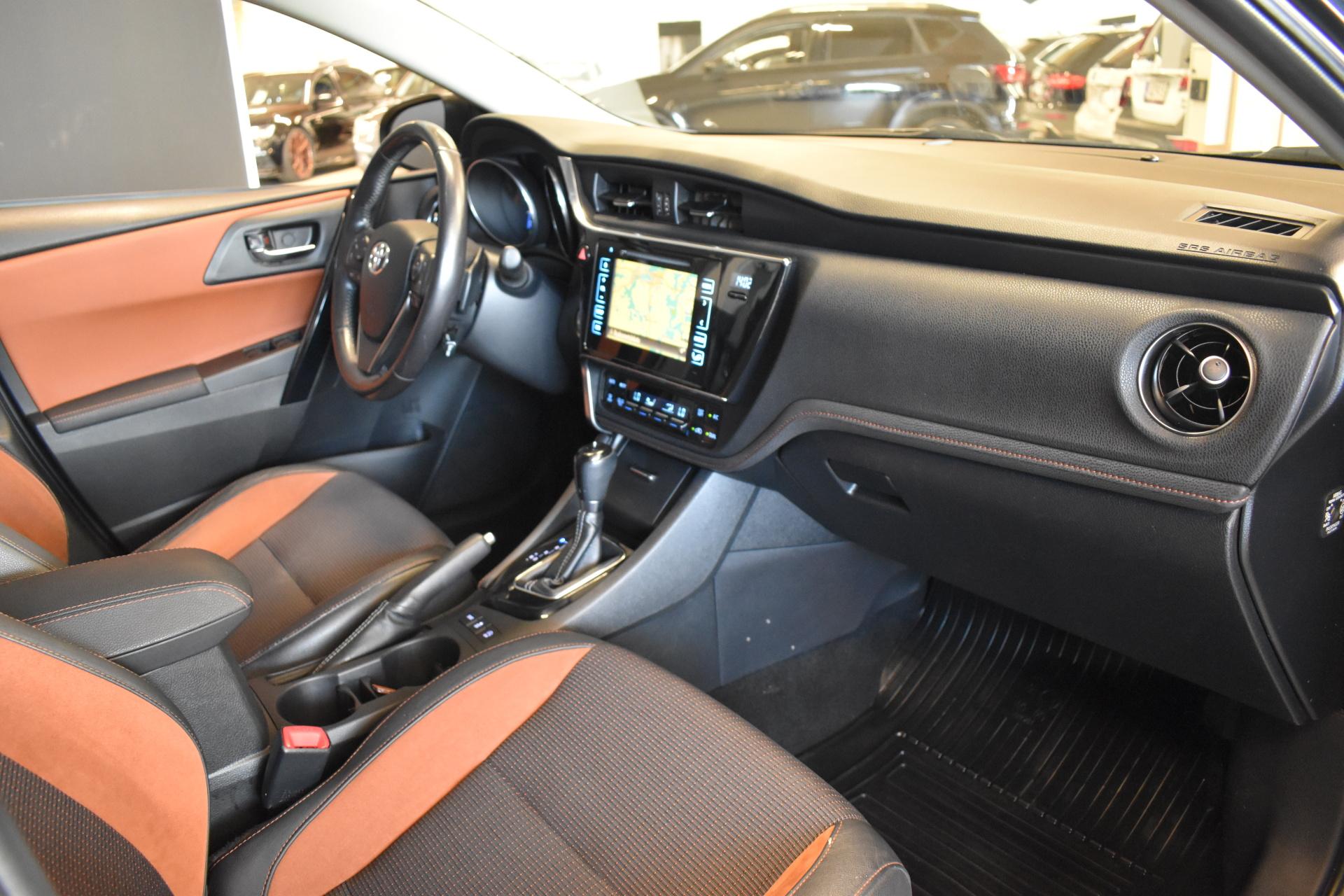 TOYOTA Auris 14