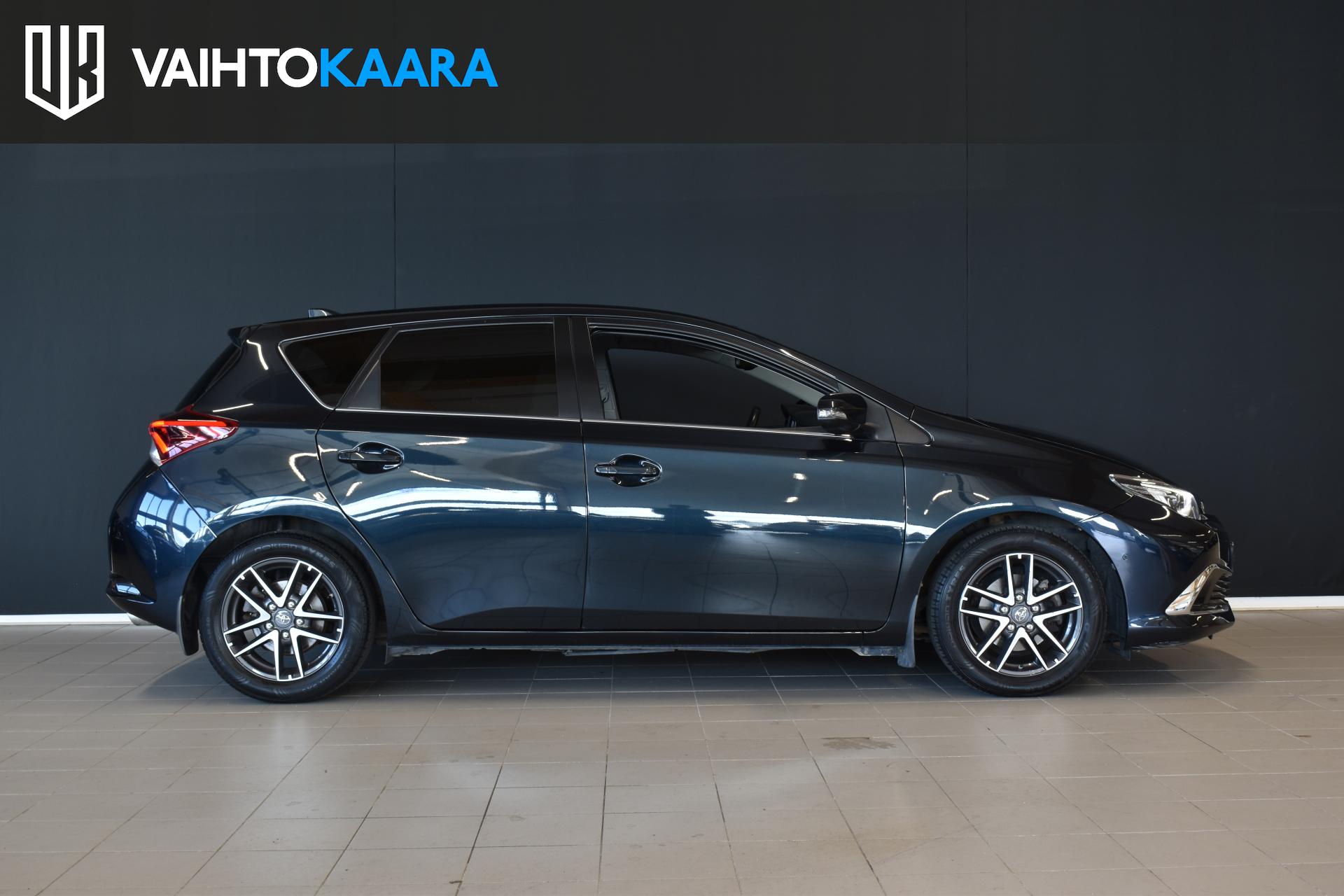 TOYOTA Auris 7