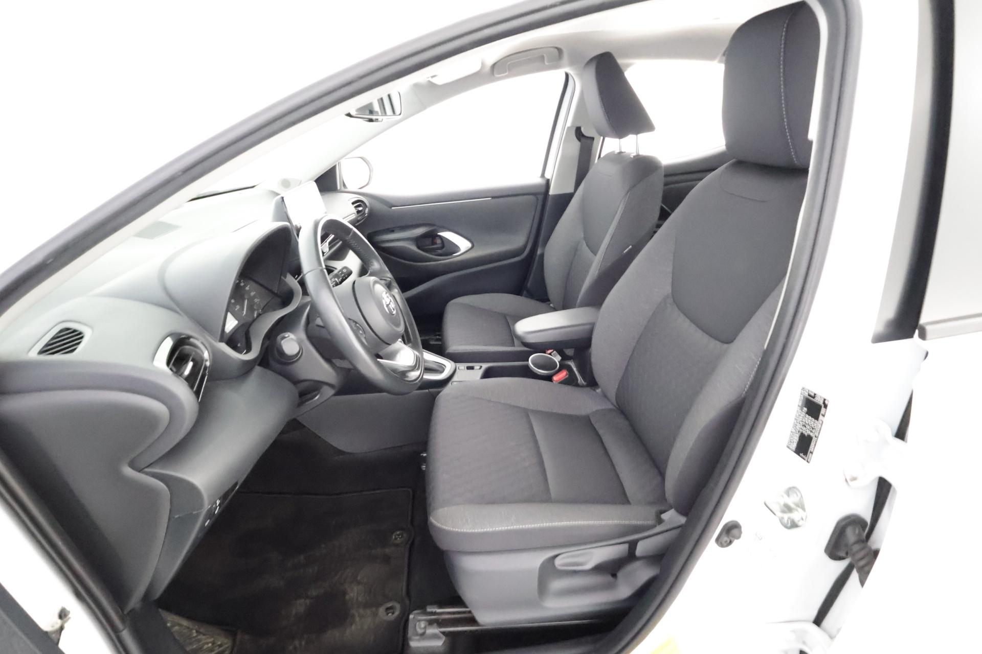 TOYOTA Yaris 6