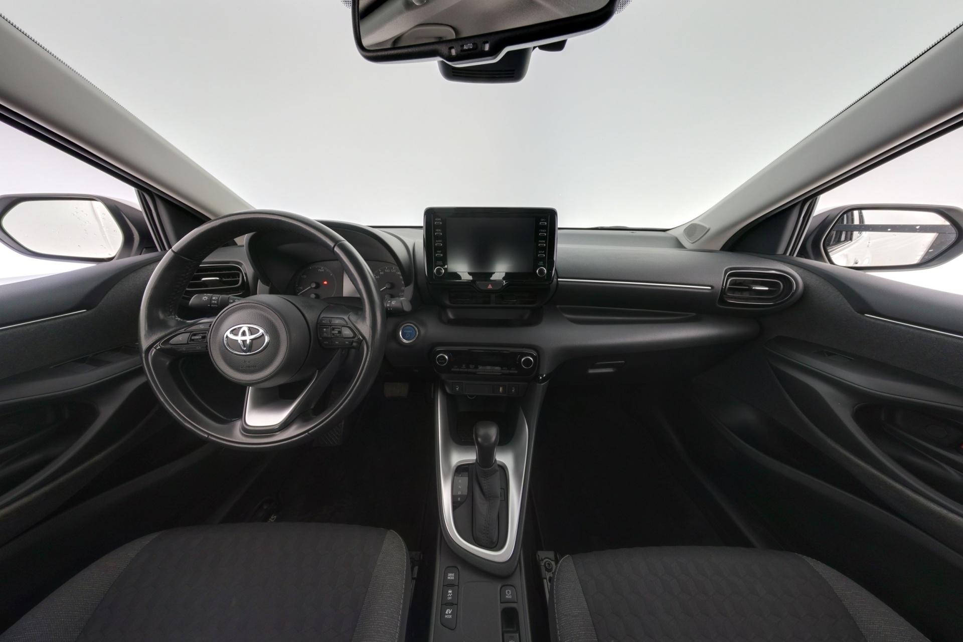 TOYOTA Yaris 9
