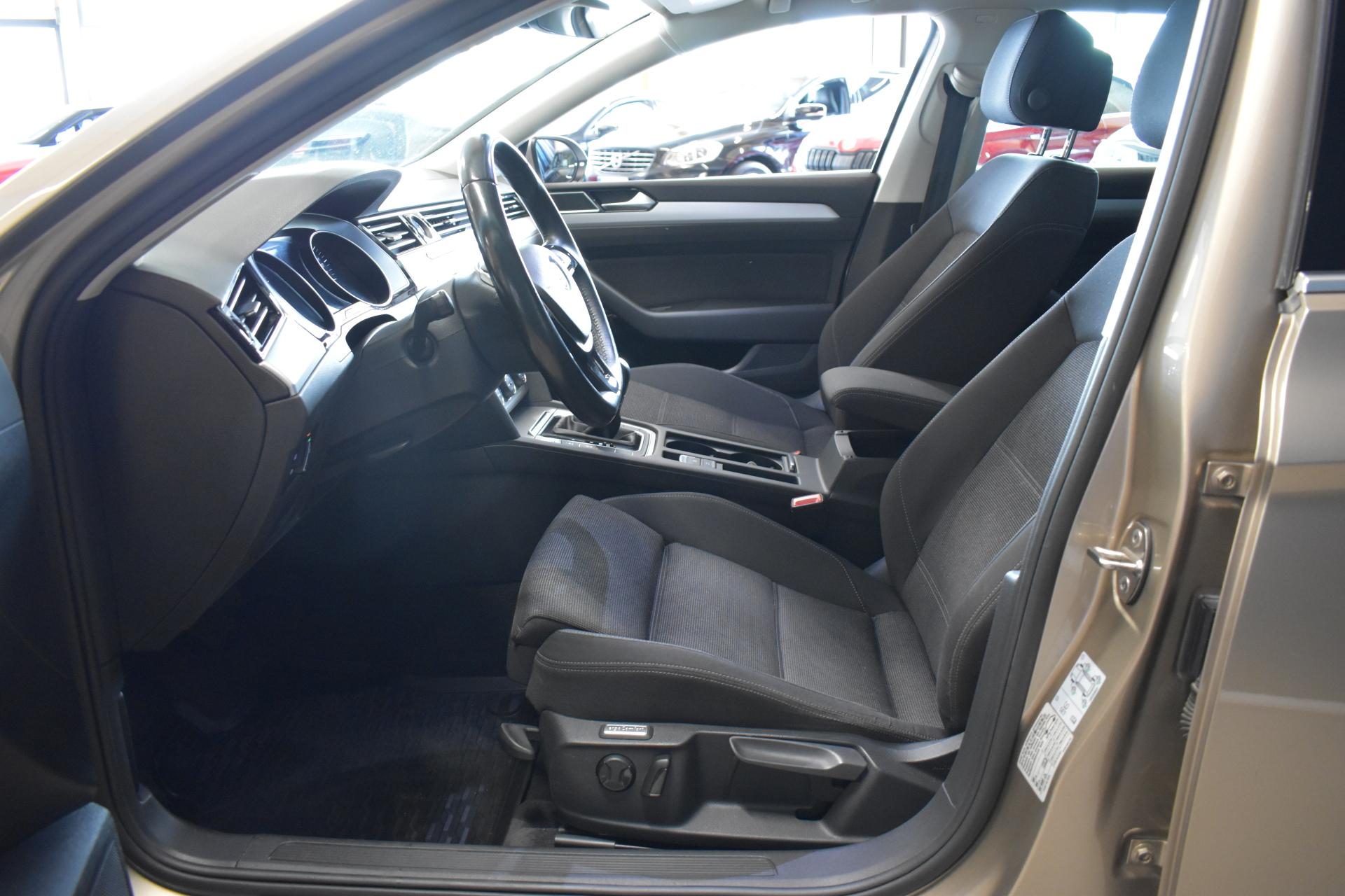 VOLKSWAGEN Passat 2017