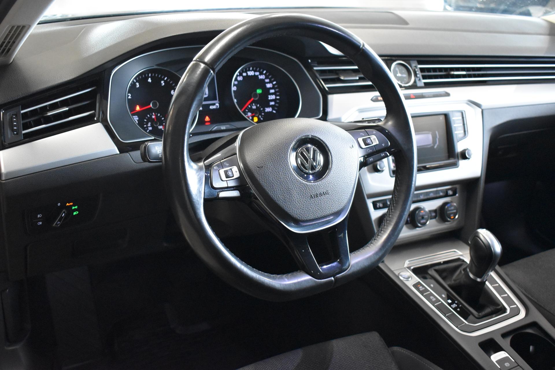 VOLKSWAGEN Passat 2017