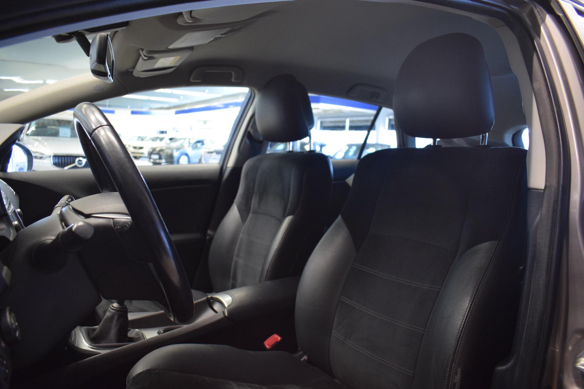 TOYOTA Avensis 2015