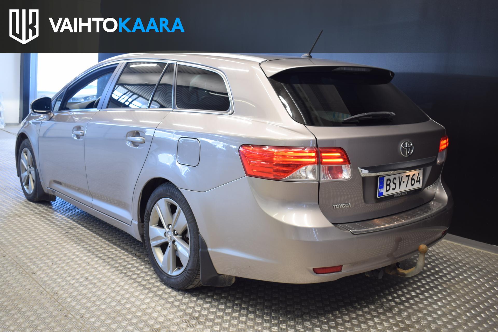 TOYOTA Avensis 2015