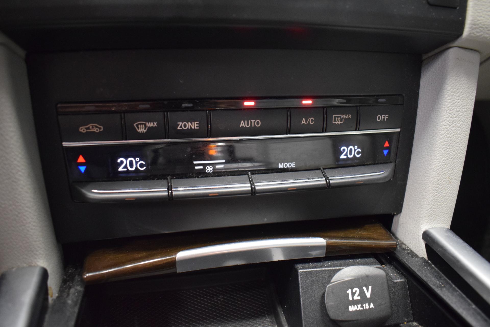 MERCEDES-BENZ E 2012