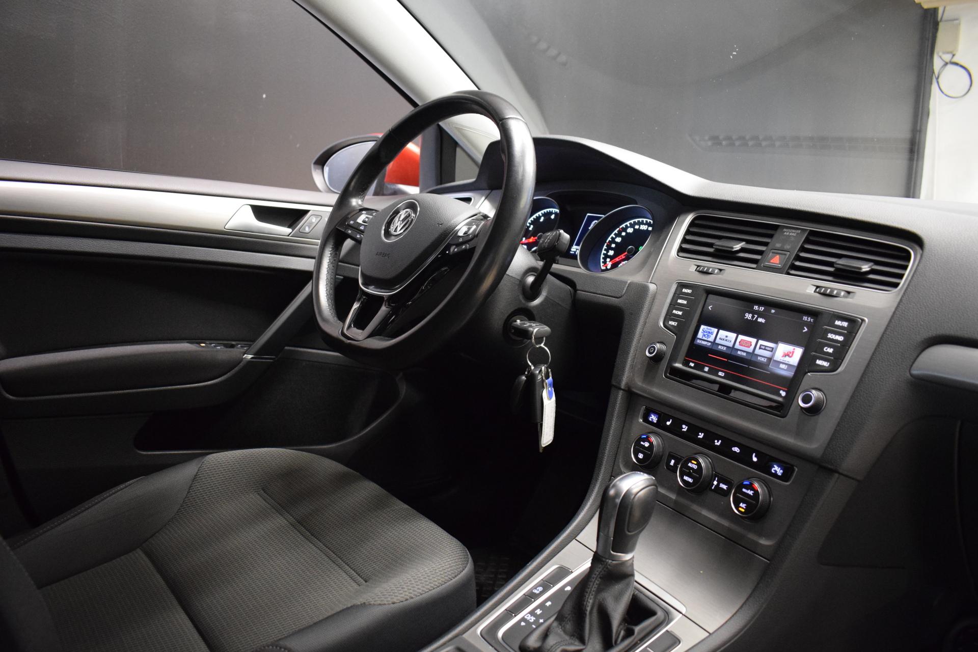 VOLKSWAGEN Golf 2016