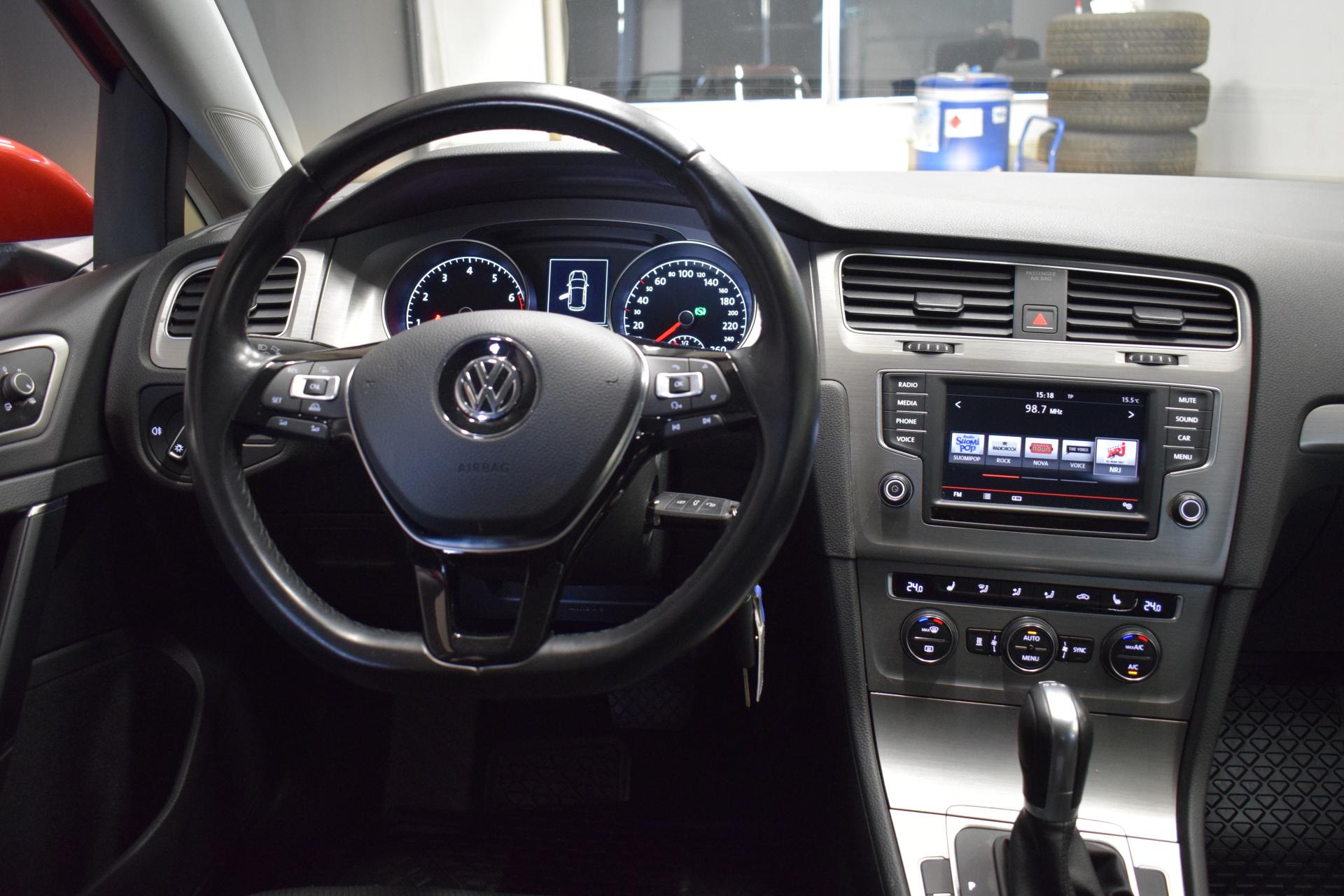 VOLKSWAGEN Golf 2016