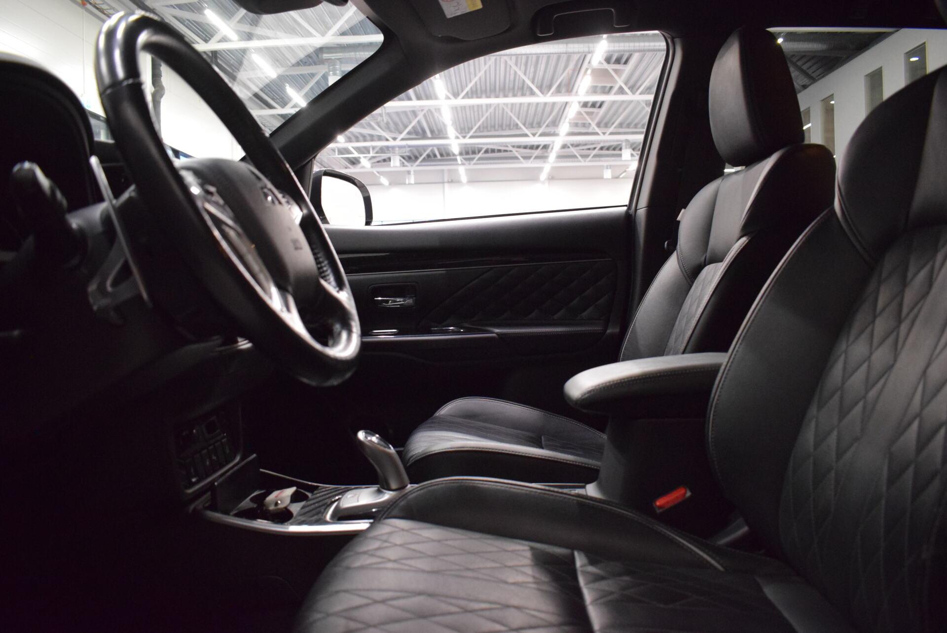 MITSUBISHI Outlander PHEV 2020