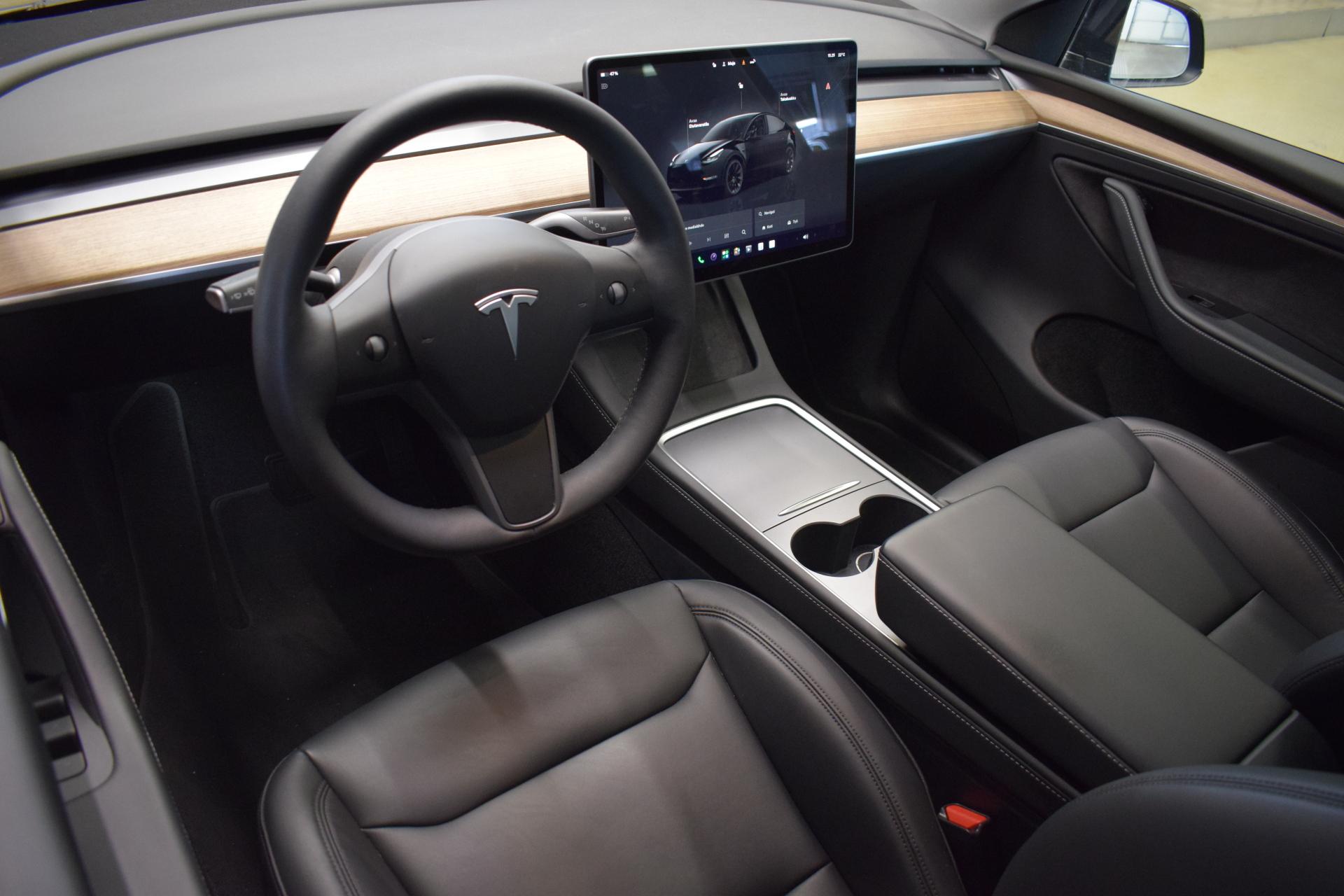 TESLA Model Y 2023