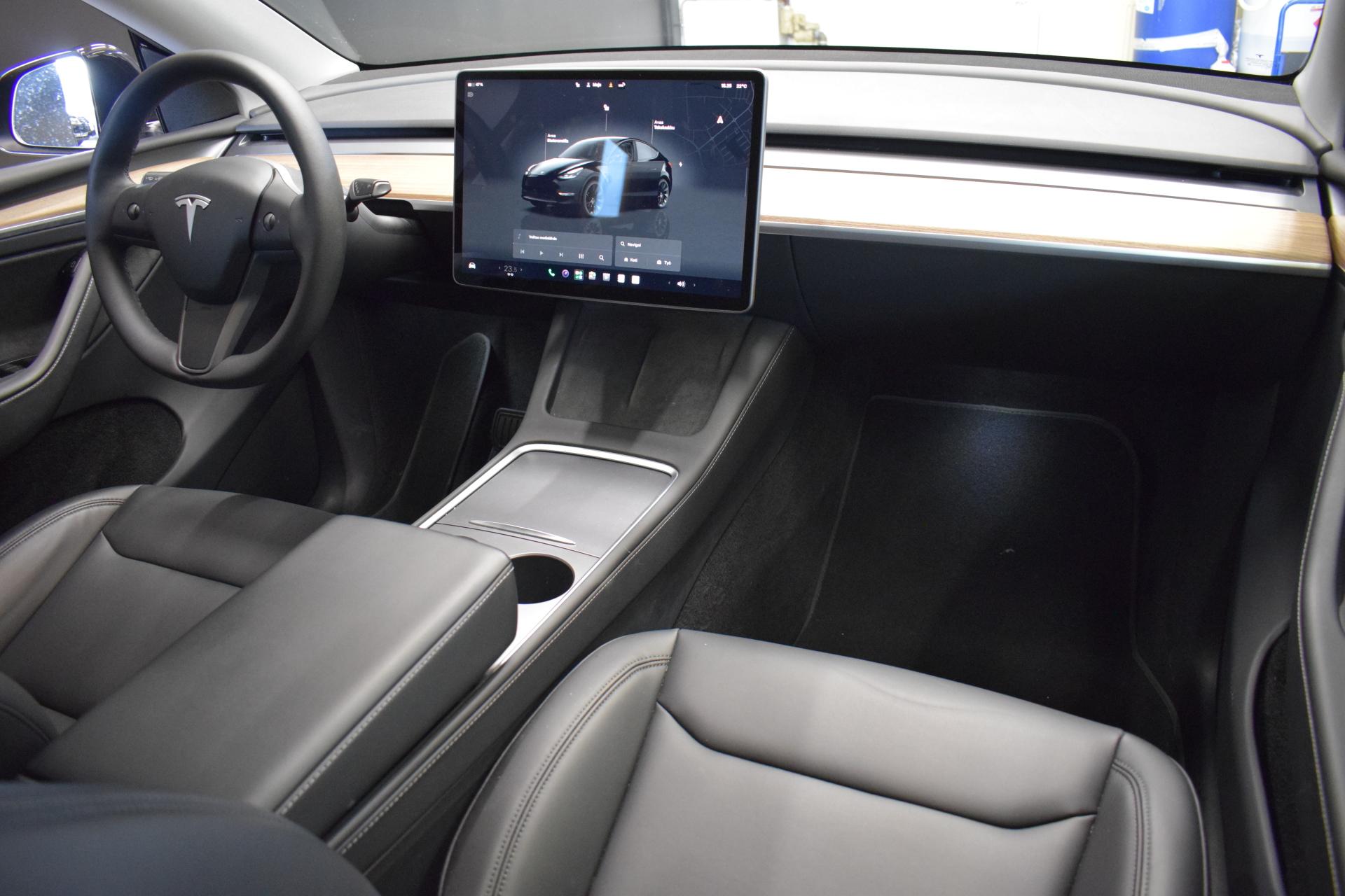 TESLA Model Y 2023