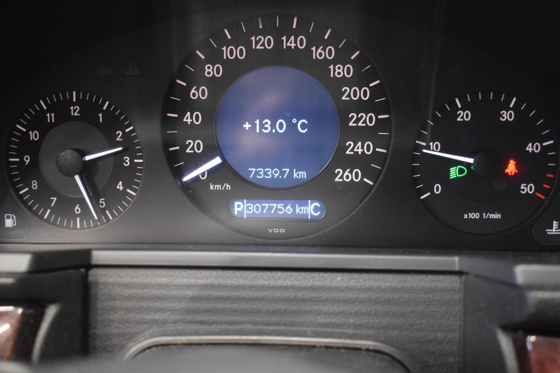 MERCEDES-BENZ E 2006