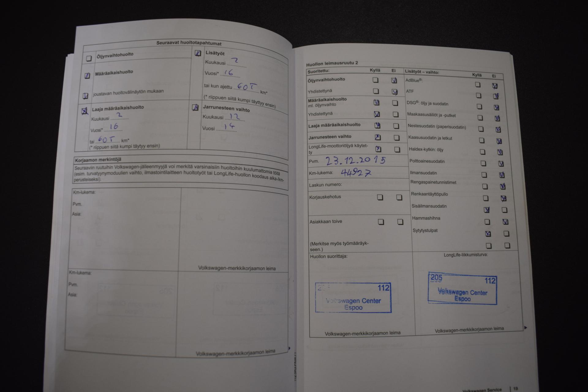 VOLKSWAGEN Touran 2011