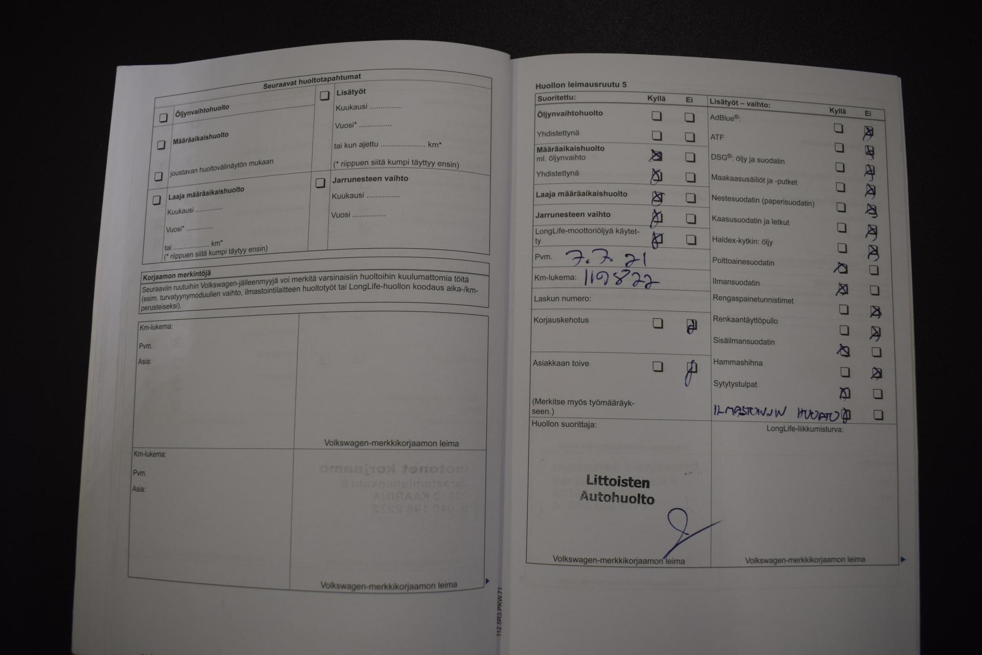 VOLKSWAGEN Touran 2011