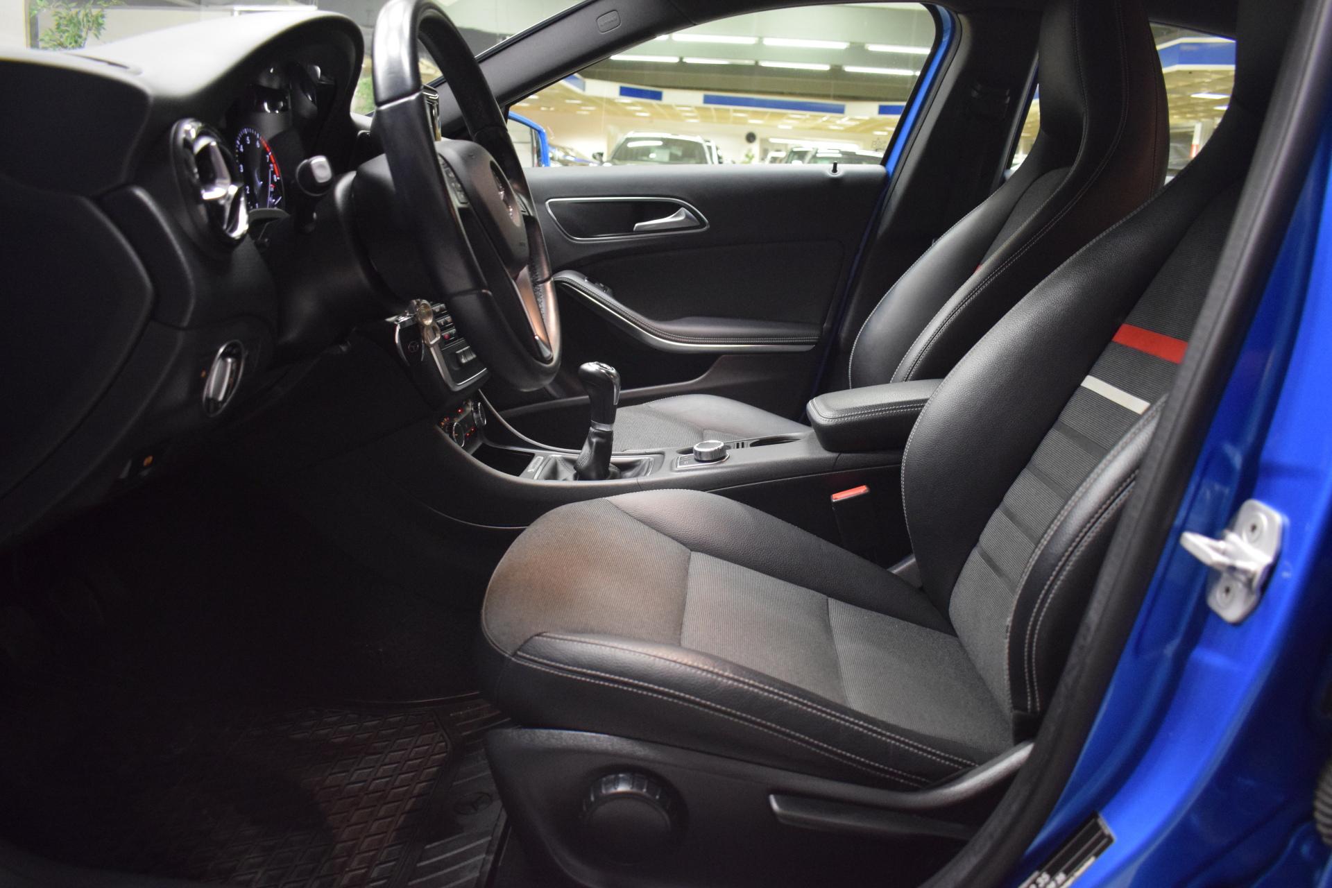 MERCEDES-BENZ A 2013