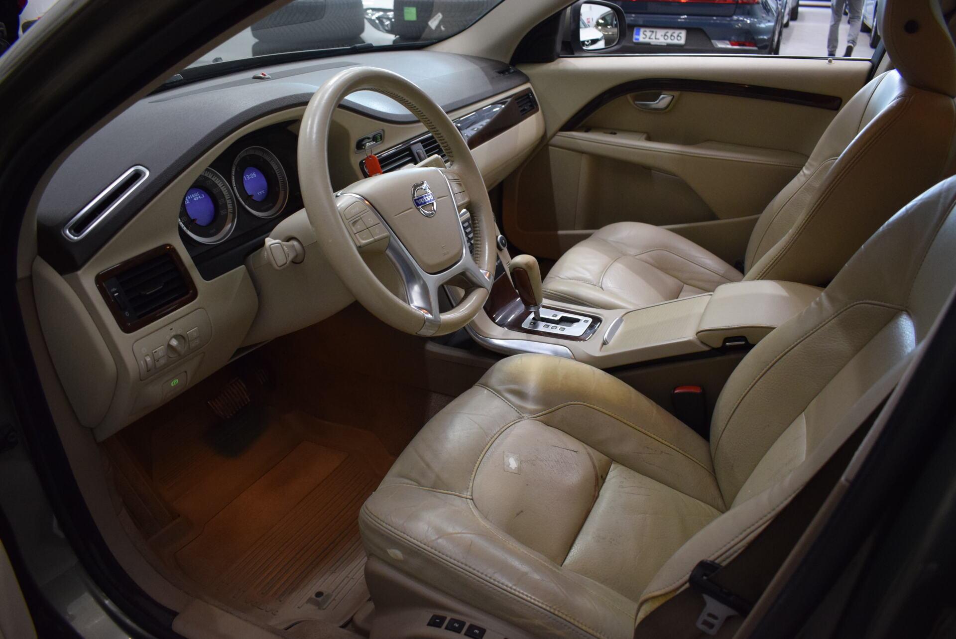 VOLVO S80 11