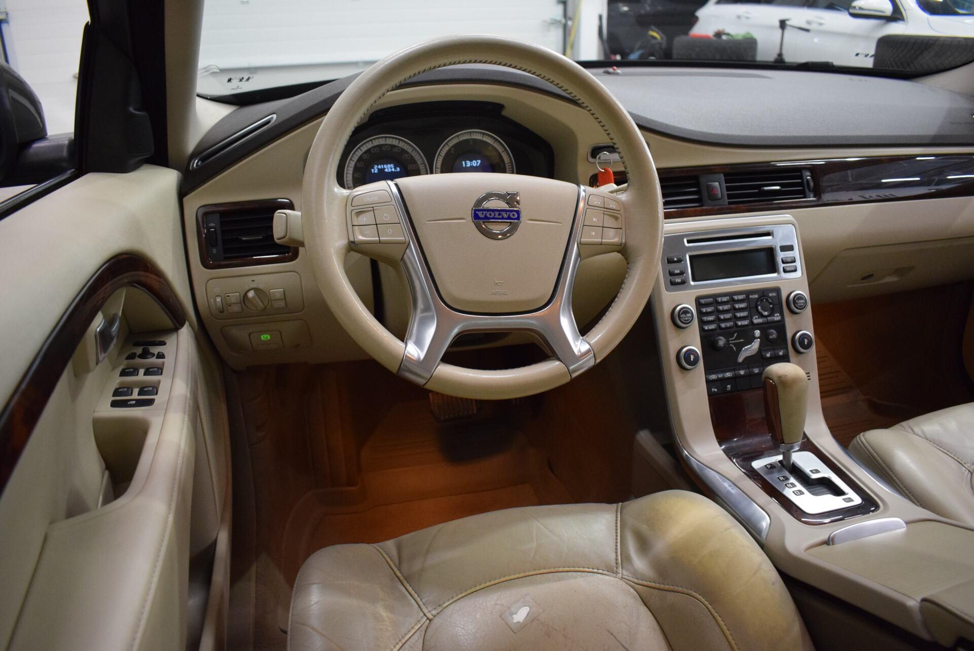 VOLVO S80 13