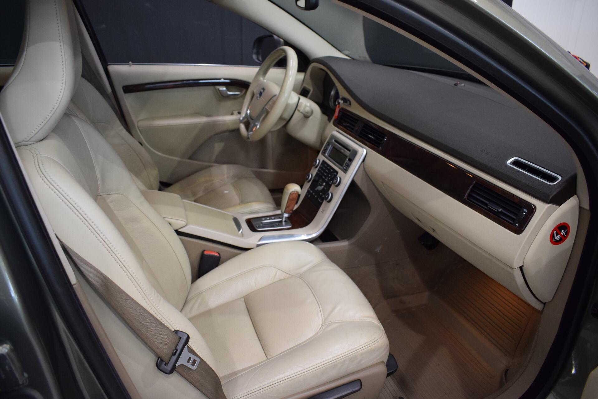 VOLVO S80 14
